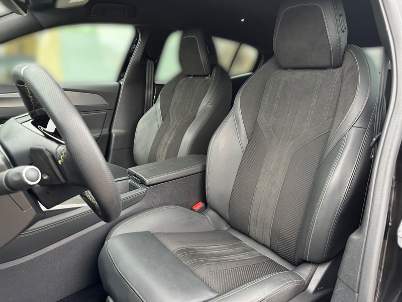 Peugeot 408 Hybrid 225 GT  *Focal*Alcantara*Kamera360° — photo 12