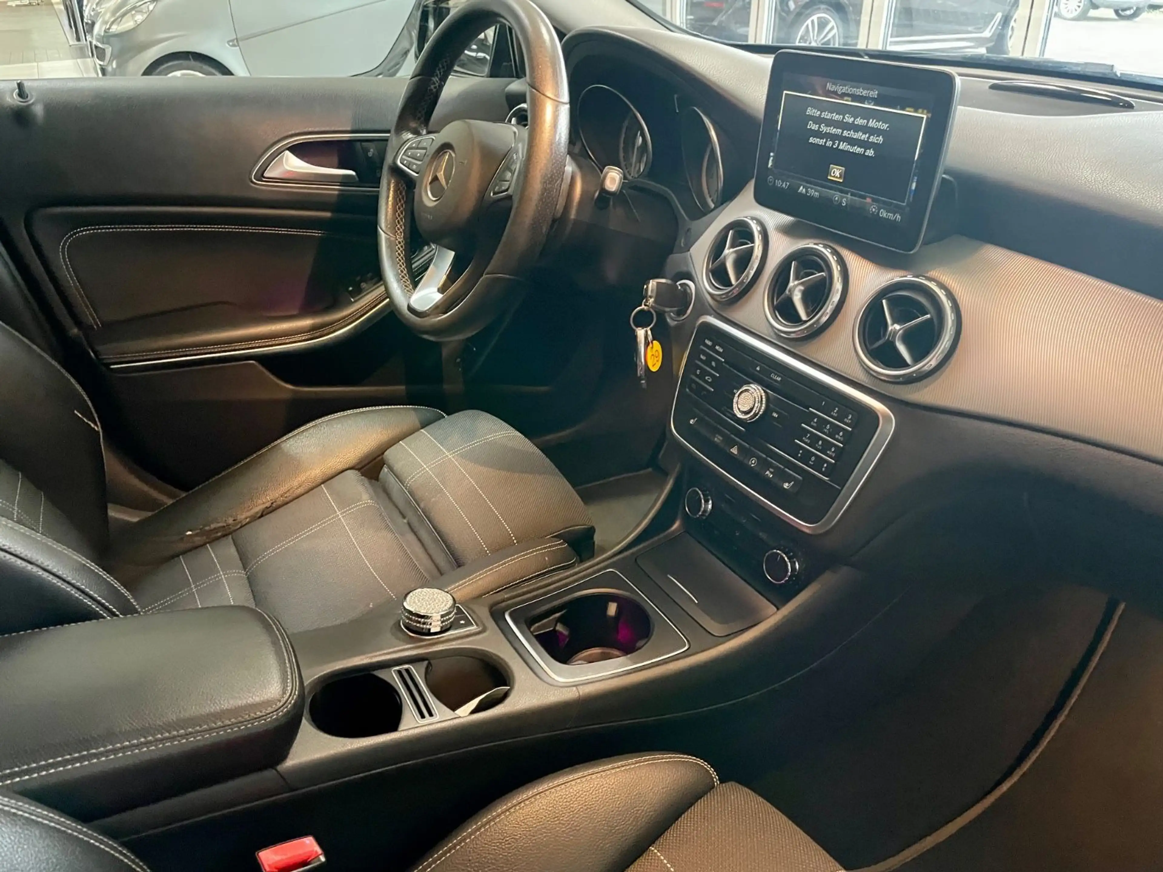 Mercedes-Benz GLA 180 Score Automatik/Leder/Navi/Alus — photo 9
