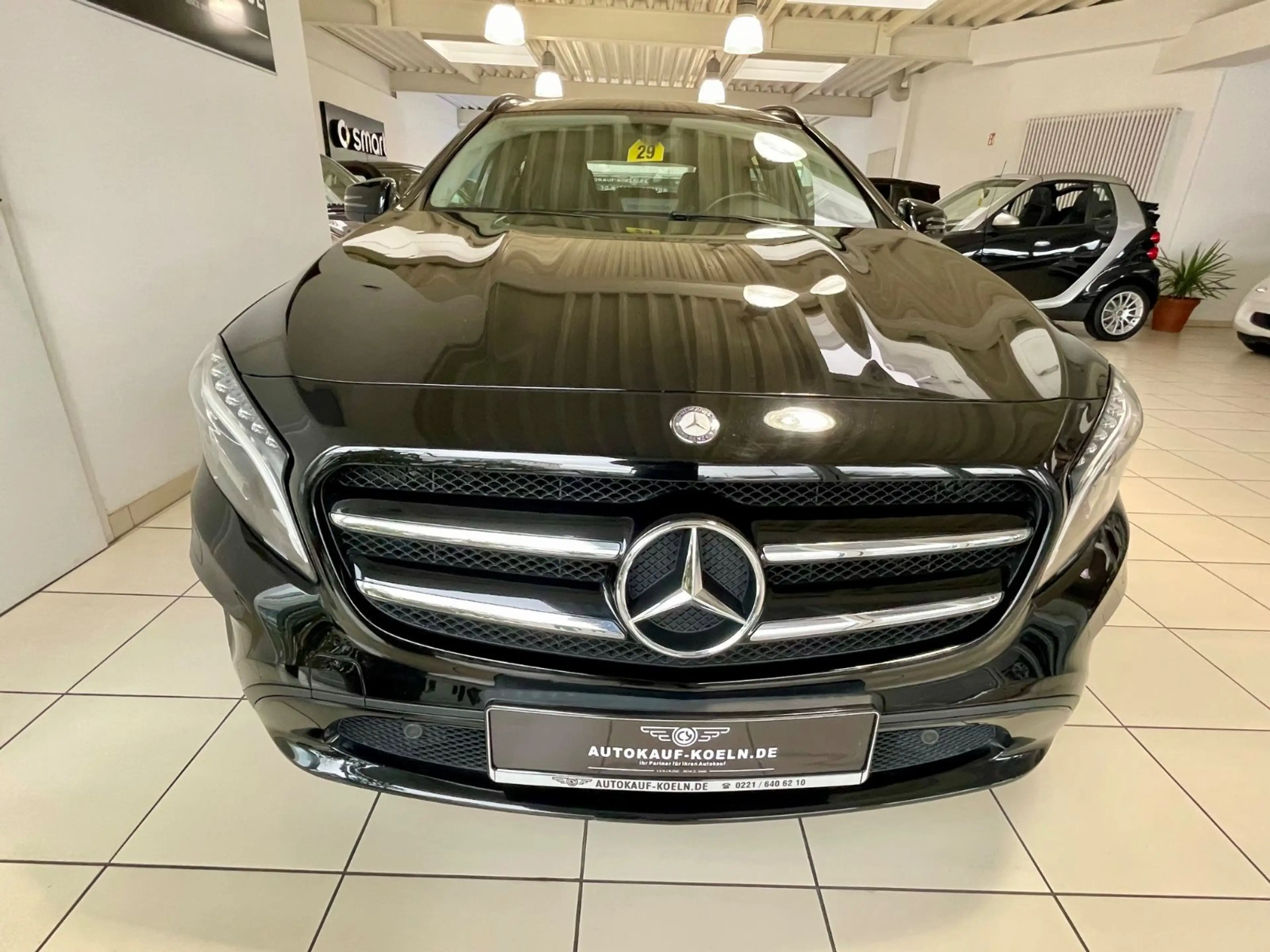 Mercedes-Benz GLA 180 Score Automatik/Leder/Navi/Alus — photo 6