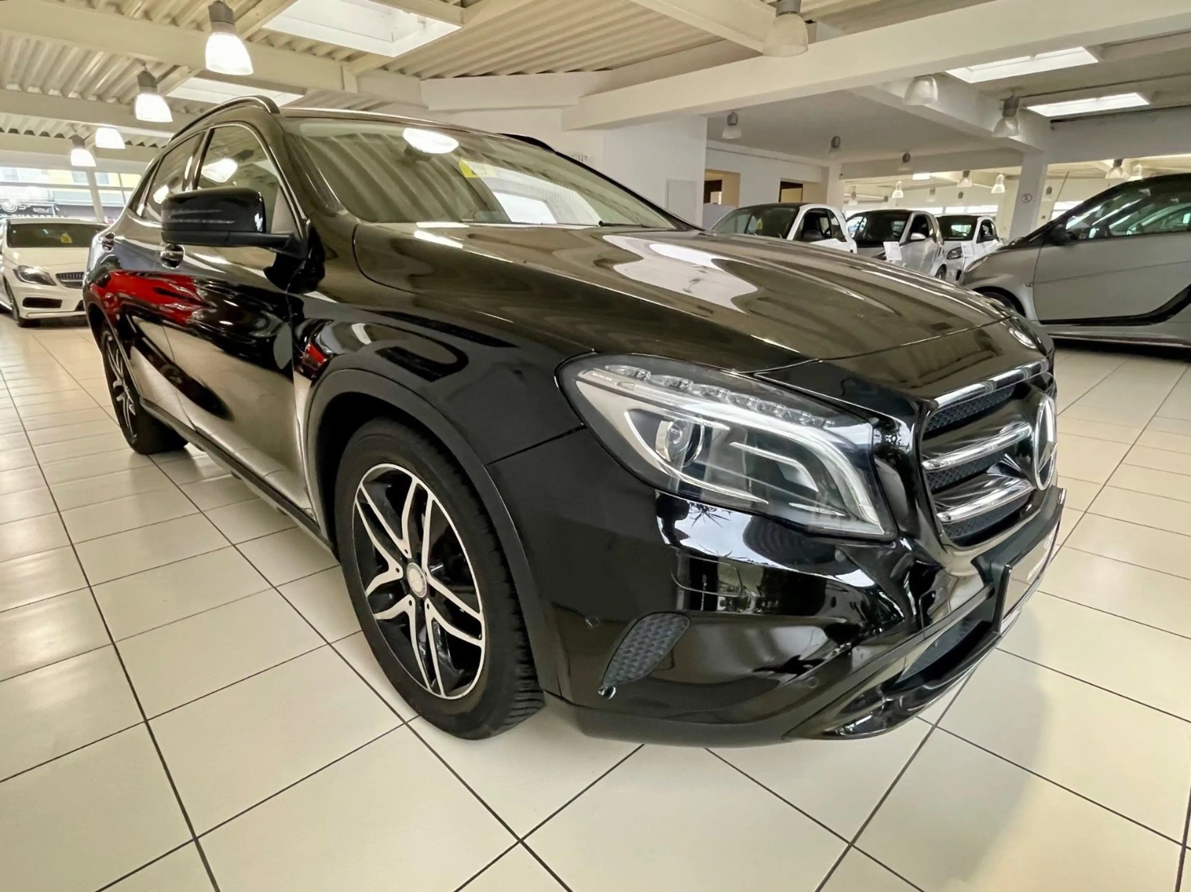 Mercedes-Benz GLA 180 Score Automatik/Leder/Navi/Alus — photo 4