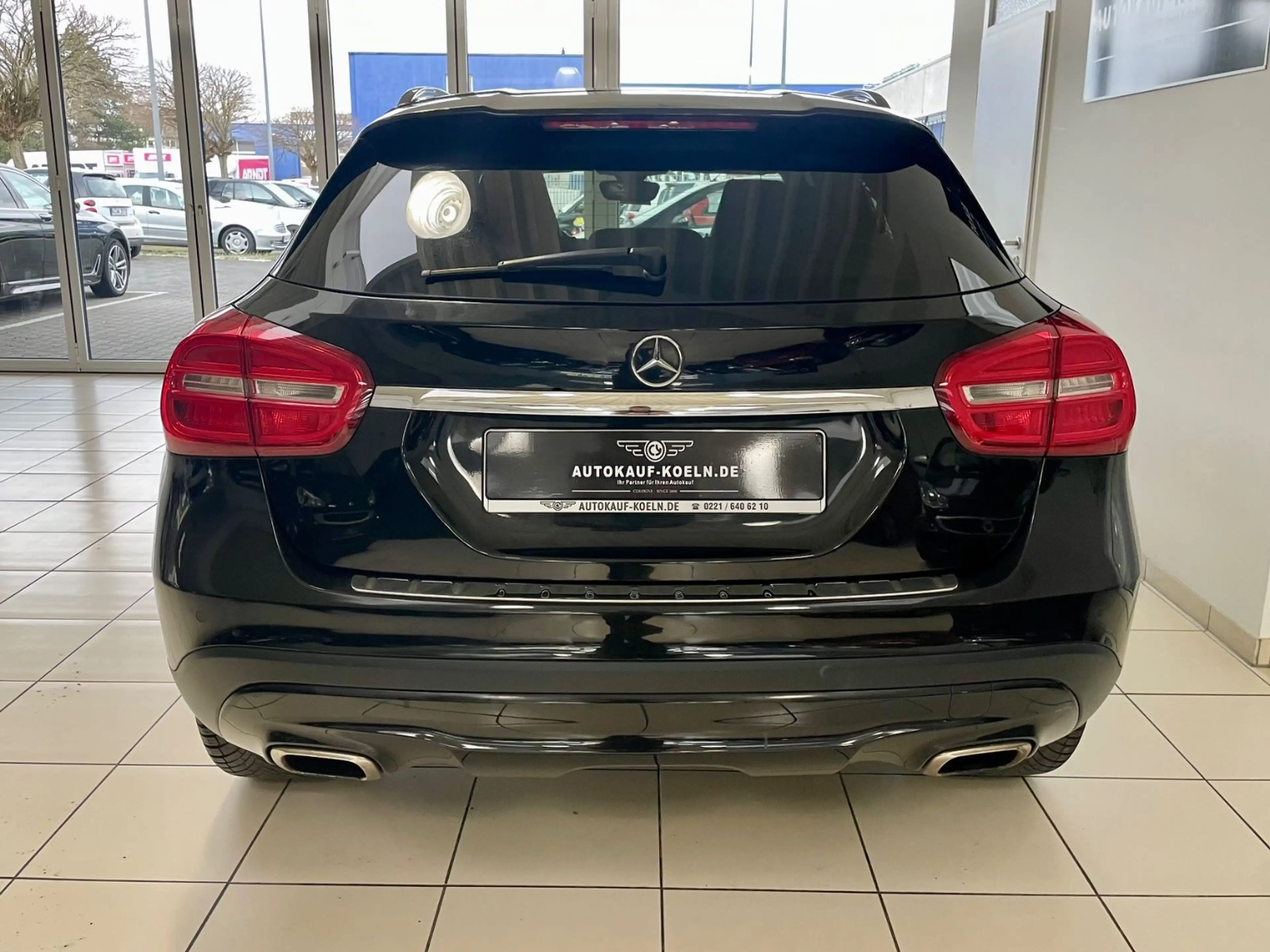 Mercedes-Benz GLA 180 Score Automatik/Leder/Navi/Alus — photo 7