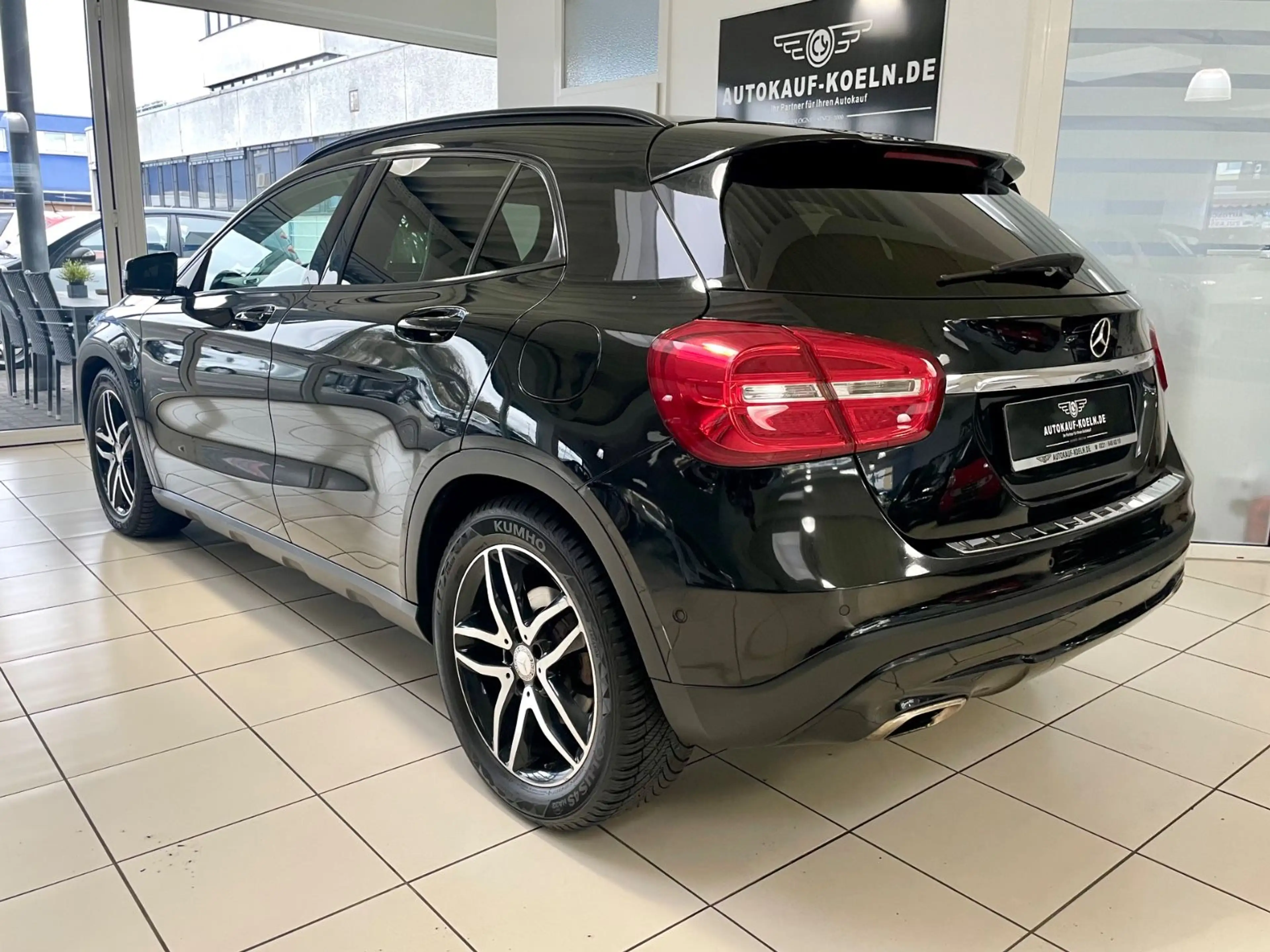 Mercedes-Benz GLA 180 Score Automatik/Leder/Navi/Alus — photo 3