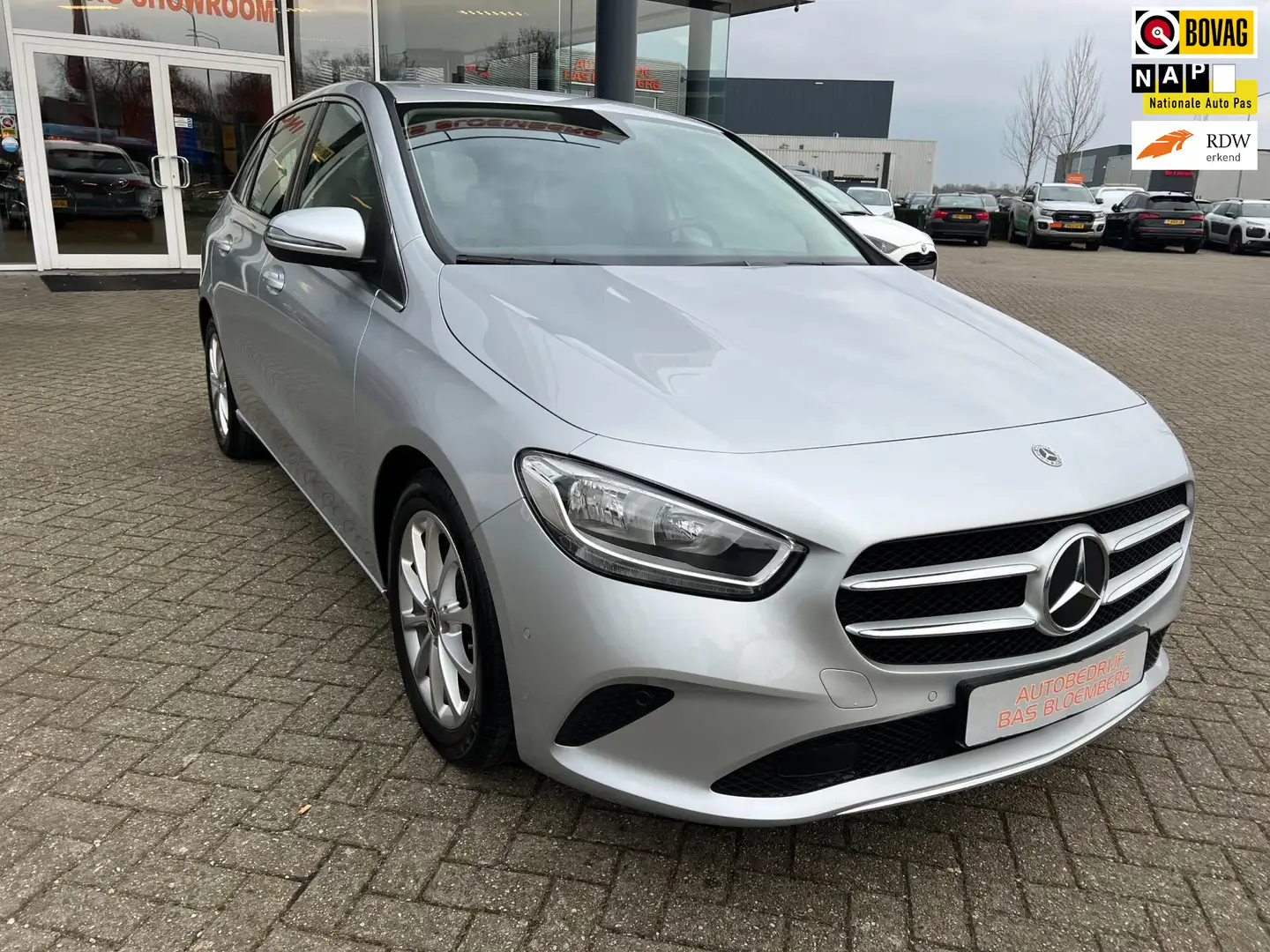 Mercedes-Benz B 180 Automaat, Navi, apple carplay, clima, lm velgen, e Zilver - 1