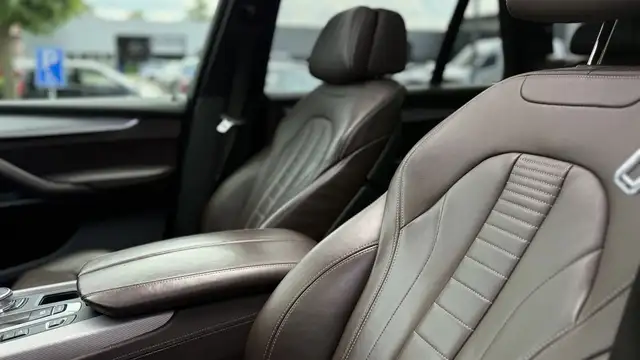 BMW X5 view 9