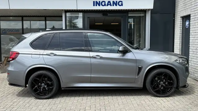BMW X5 view 5