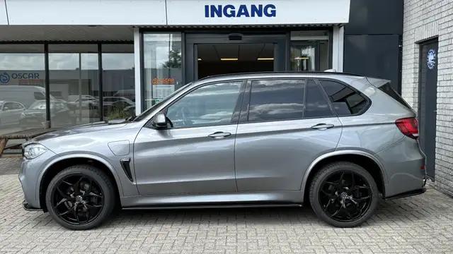 BMW X5 view 2