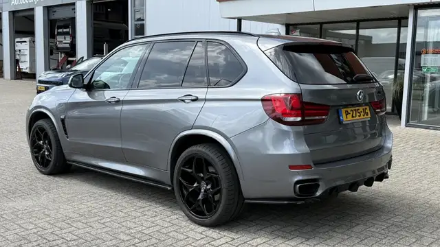 BMW X5 view 3