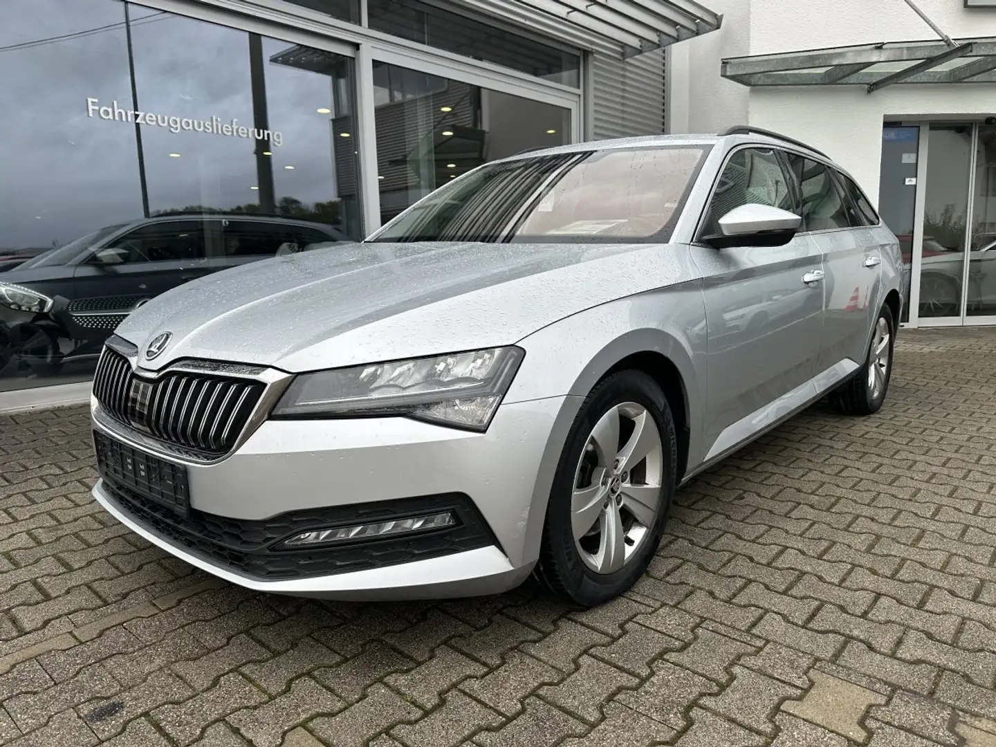 Skoda Superb Combi 2.0TDI DSG STYLE*VC*LED*NAVI*PDC*ALU Plateado - 2