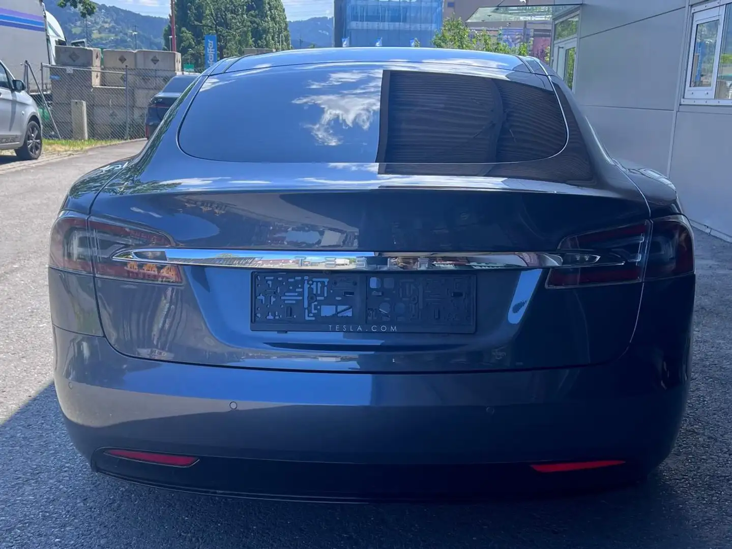 Tesla Model S Ludicrous Grau - 2