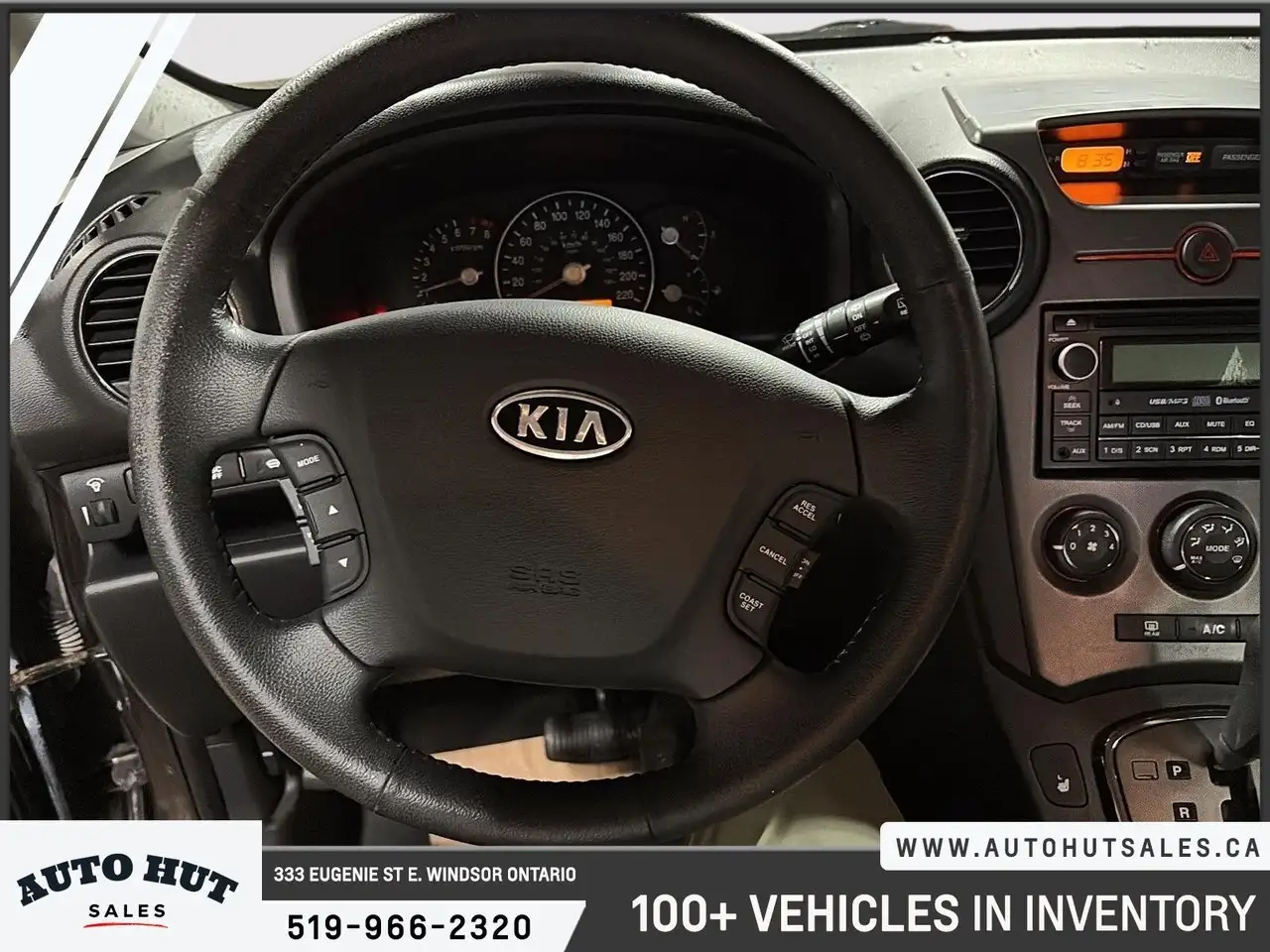 Kia Rondo снимка Kia Rondo