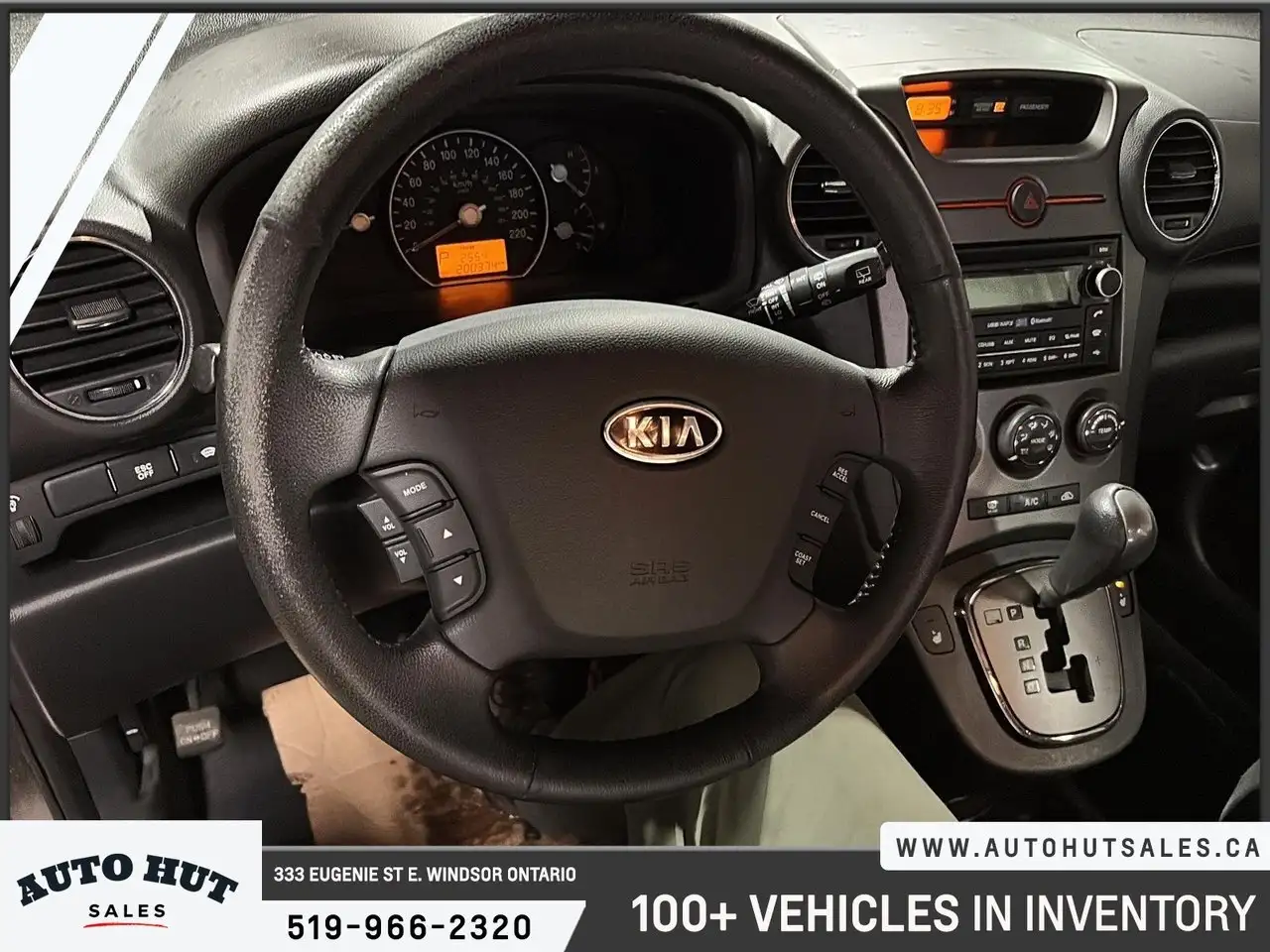 Kia Rondo снимка Kia Rondo