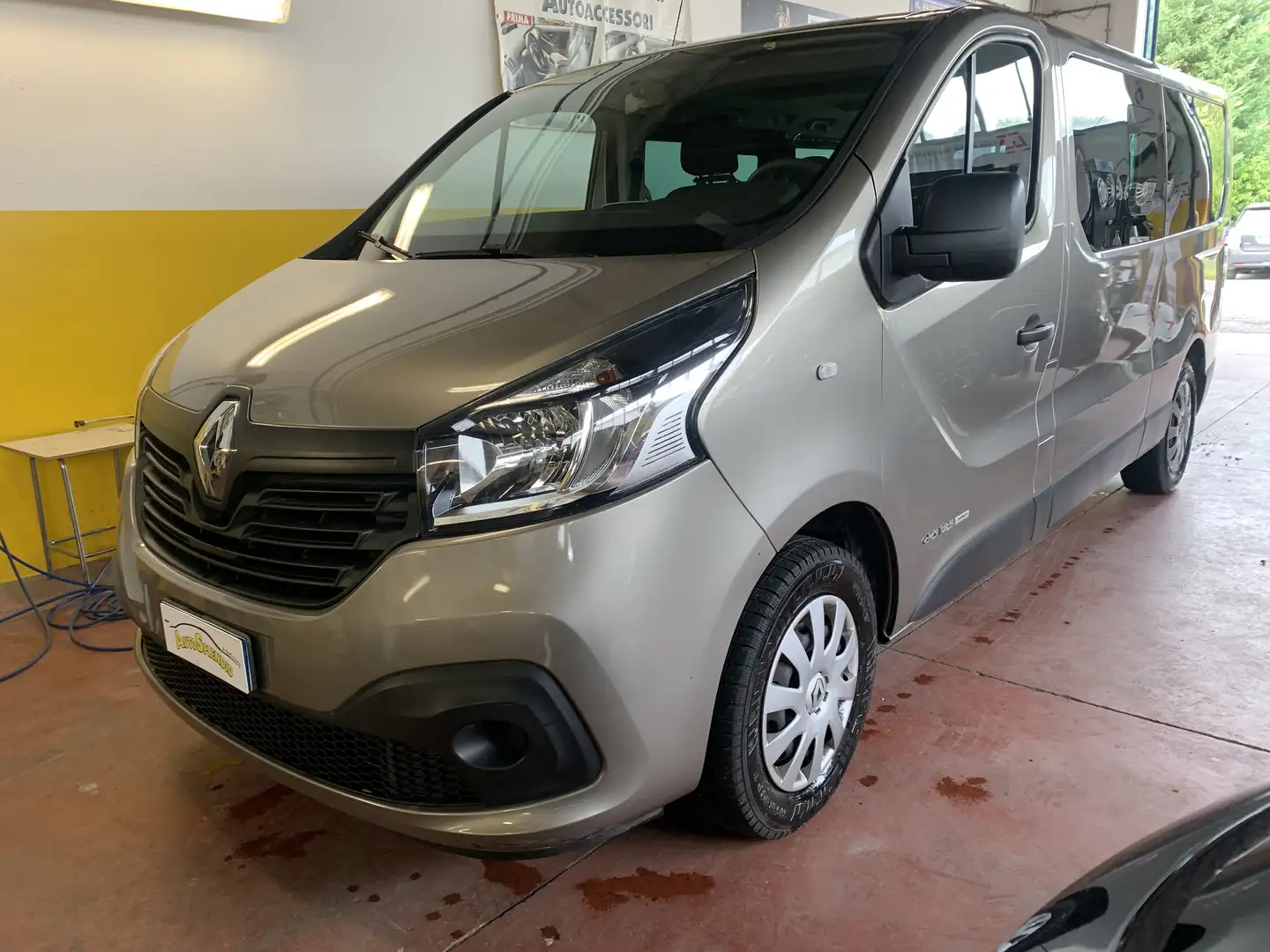 Renault Trafic passenger L2H1 1.6dci 125cv  intense S&S Grigio - 2