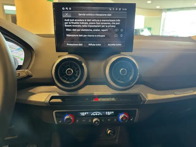 Audi Q2 view 13