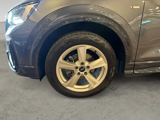Audi Q2 view 7