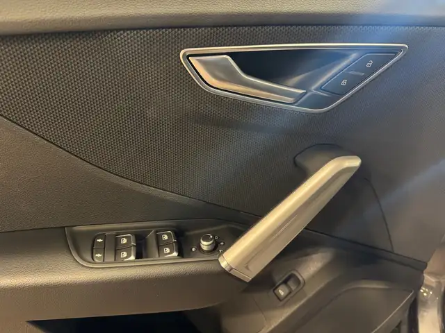 Audi Q2 view 9