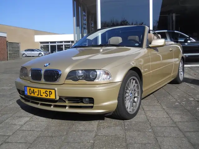 BMW 325i Cabrio   **Hardtop**