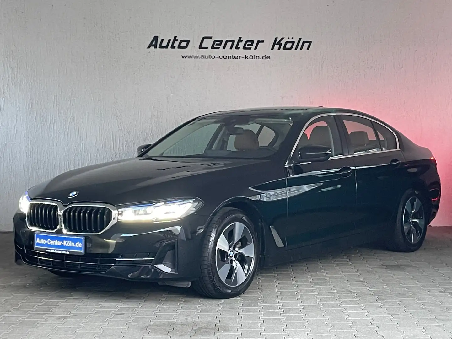 BMW 520 520 d xDrive*Navi*Laser*Leder*Schiebedach*Head-Up* Schwarz - 1