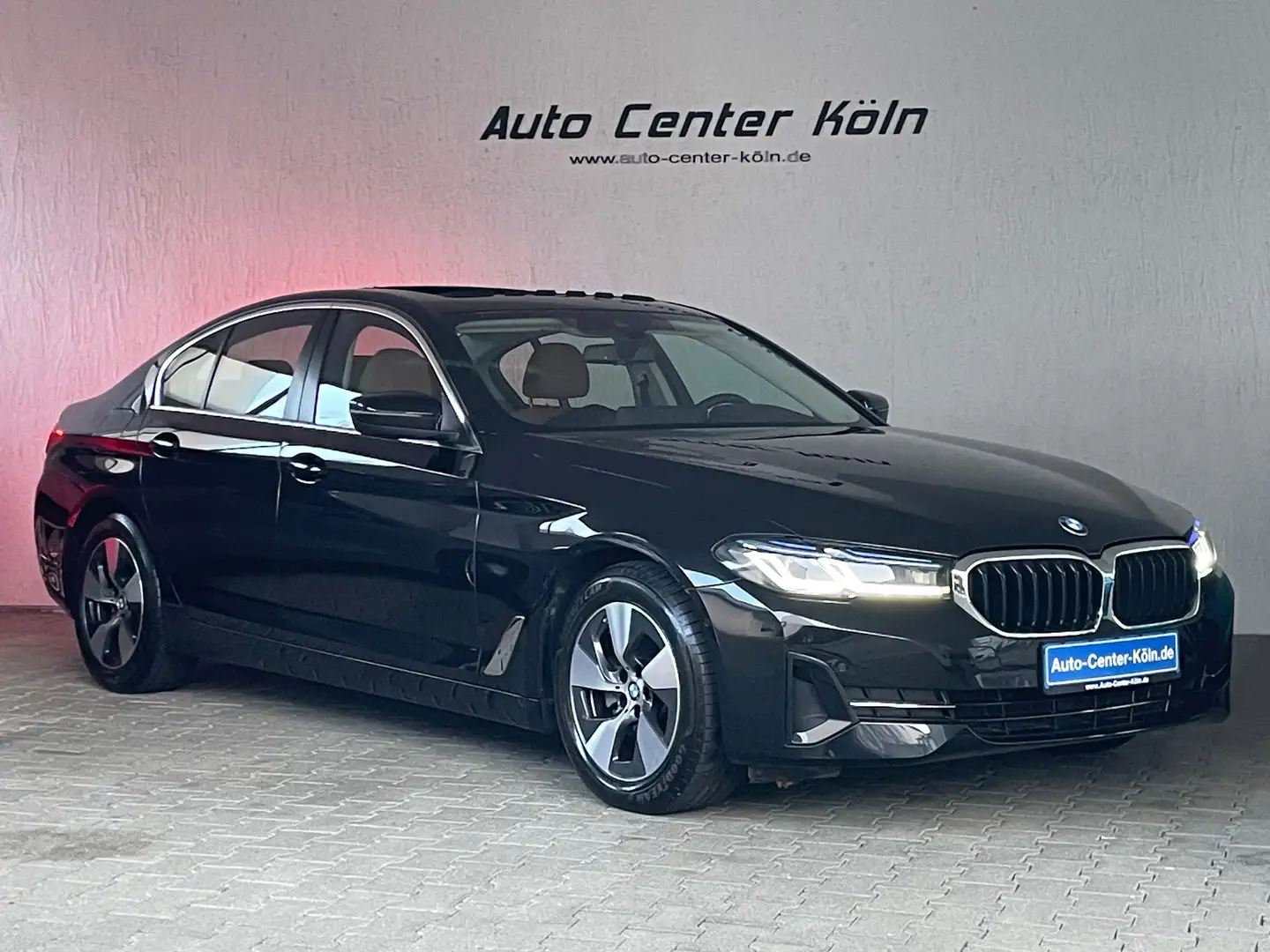 BMW 520 520 d xDrive*Navi*Laser*Leder*Schiebedach*Head-Up* Schwarz - 2