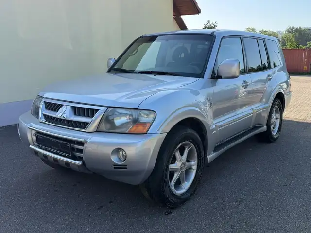 Mitsubishi Pajero 3.2 DI-D Daker Competition 7Si