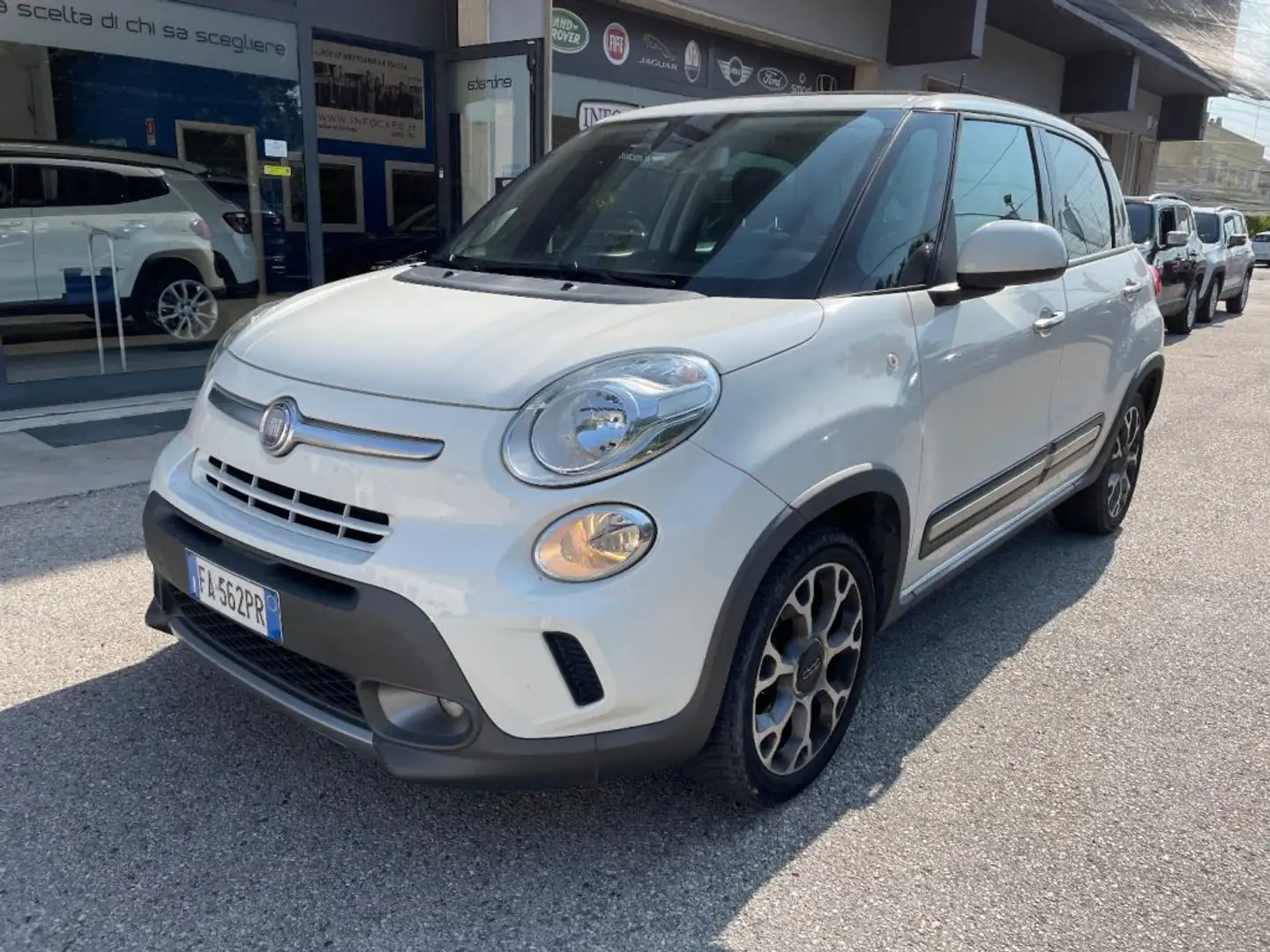 Fiat 500L 1.6 Multijet 105 CV Trekking Weiß - 2