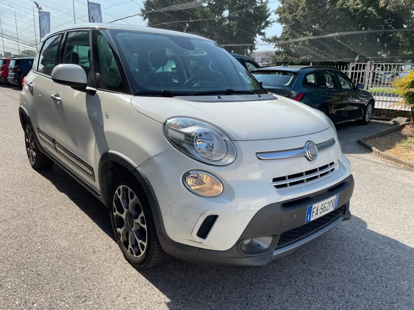 Fiat 500L 1.6 Multijet 105 CV Trekking Weiß - 1