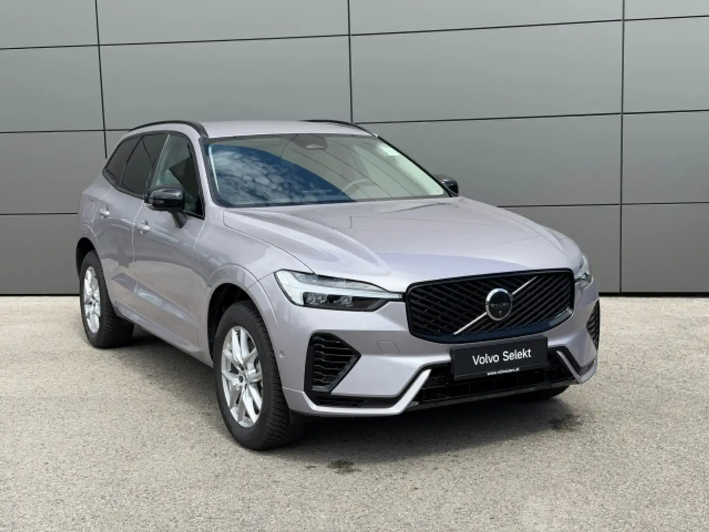 Volvo XC60 T6 AWD PHEV 18,8kWh Plus Dark Aut. Grau - 1