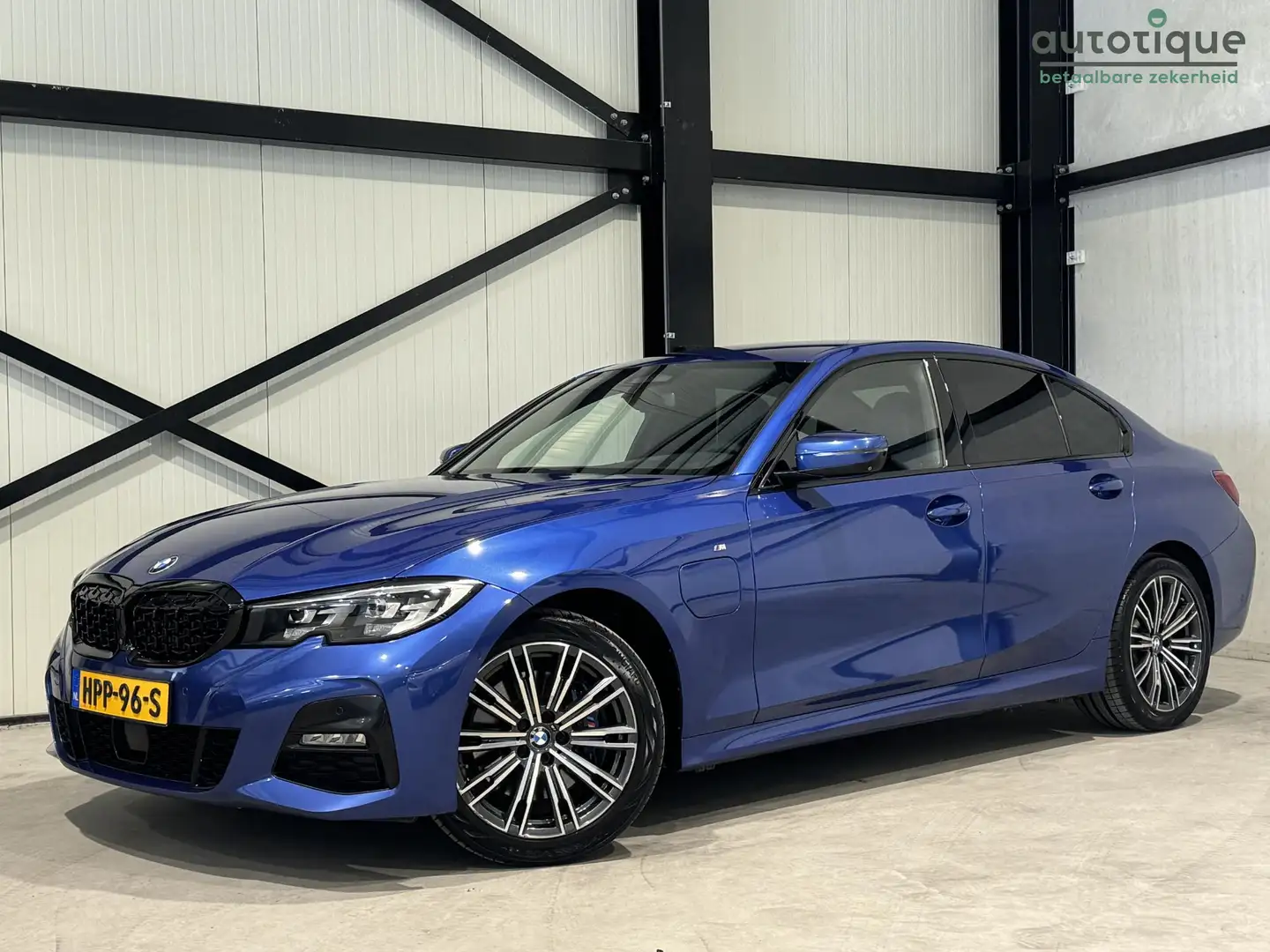 BMW 330 3-serie 330e M-Sport Aut. | shadow line | driving Modrá - 1