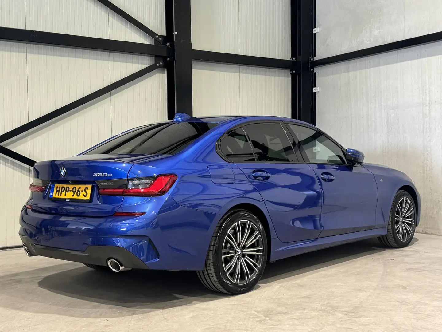 BMW 330 3-serie 330e M-Sport Aut. | shadow line | driving Modrá - 2