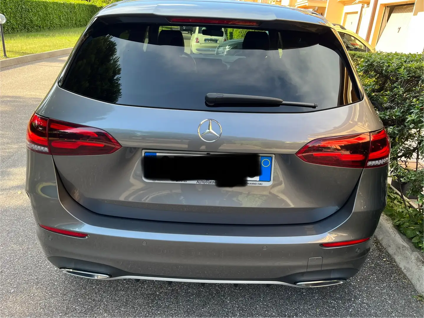 Mercedes-Benz 200 4 Matic Allestimento Premium Pacchetto AMG Grigio - 2