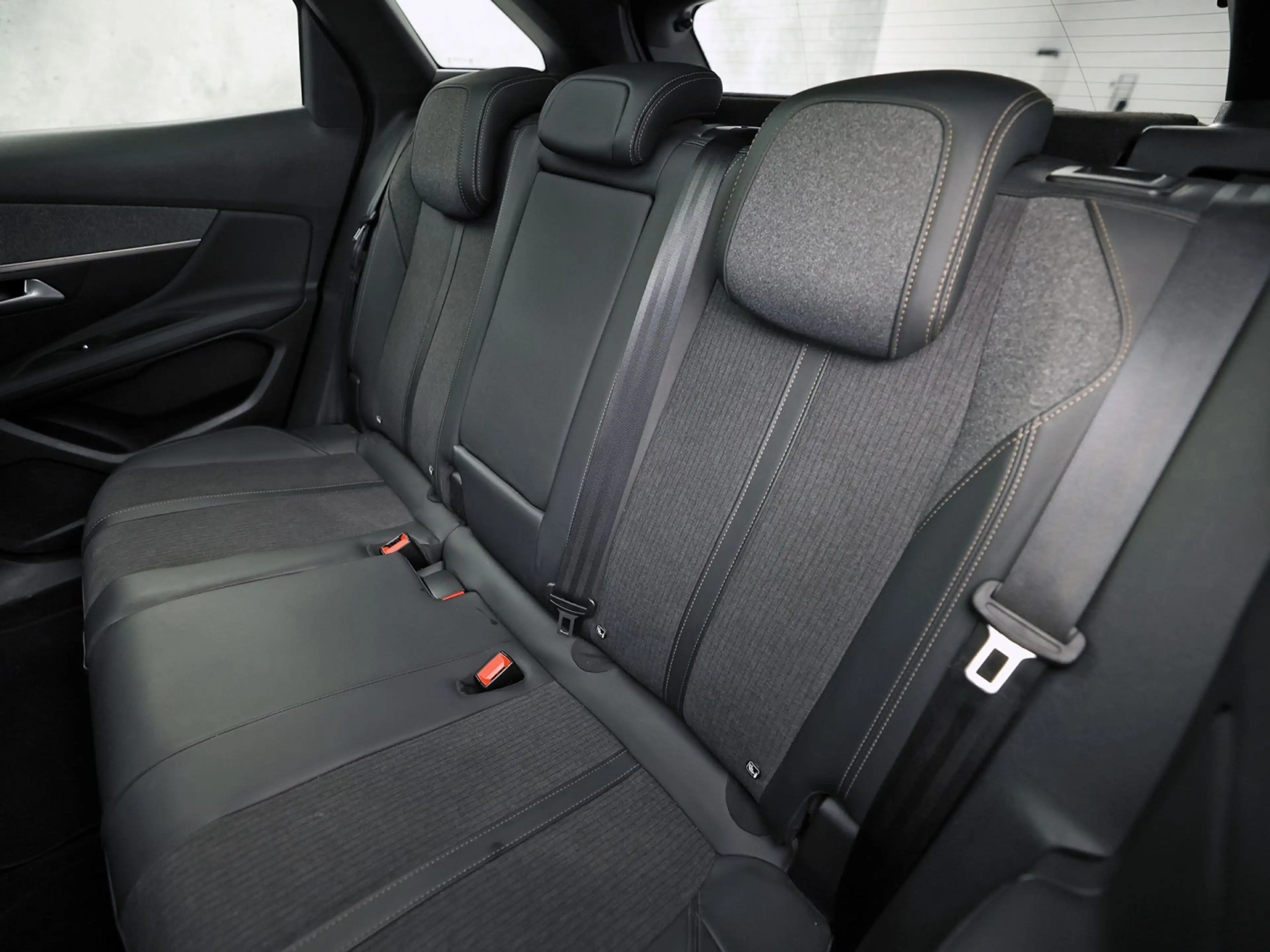 Peugeot 3008 1.2 PureTech GT Automaat (PANORAMADAK, APPLE CARPL — photo 17