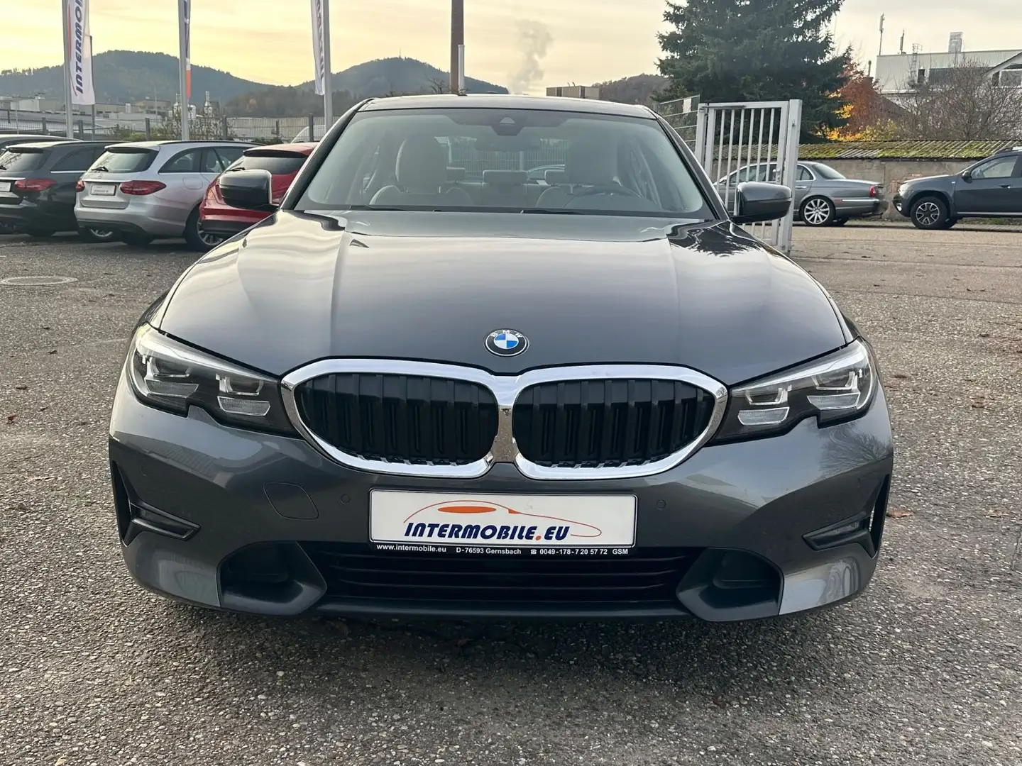 BMW 316 dA Lim. Sport Pano Virtual Leder LED Navi AC* Grau - 2