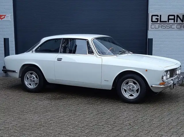 Alfa Romeo GTV 2000