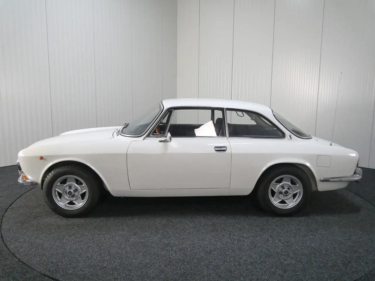 Alfa Romeo GTV 2000, foto 2