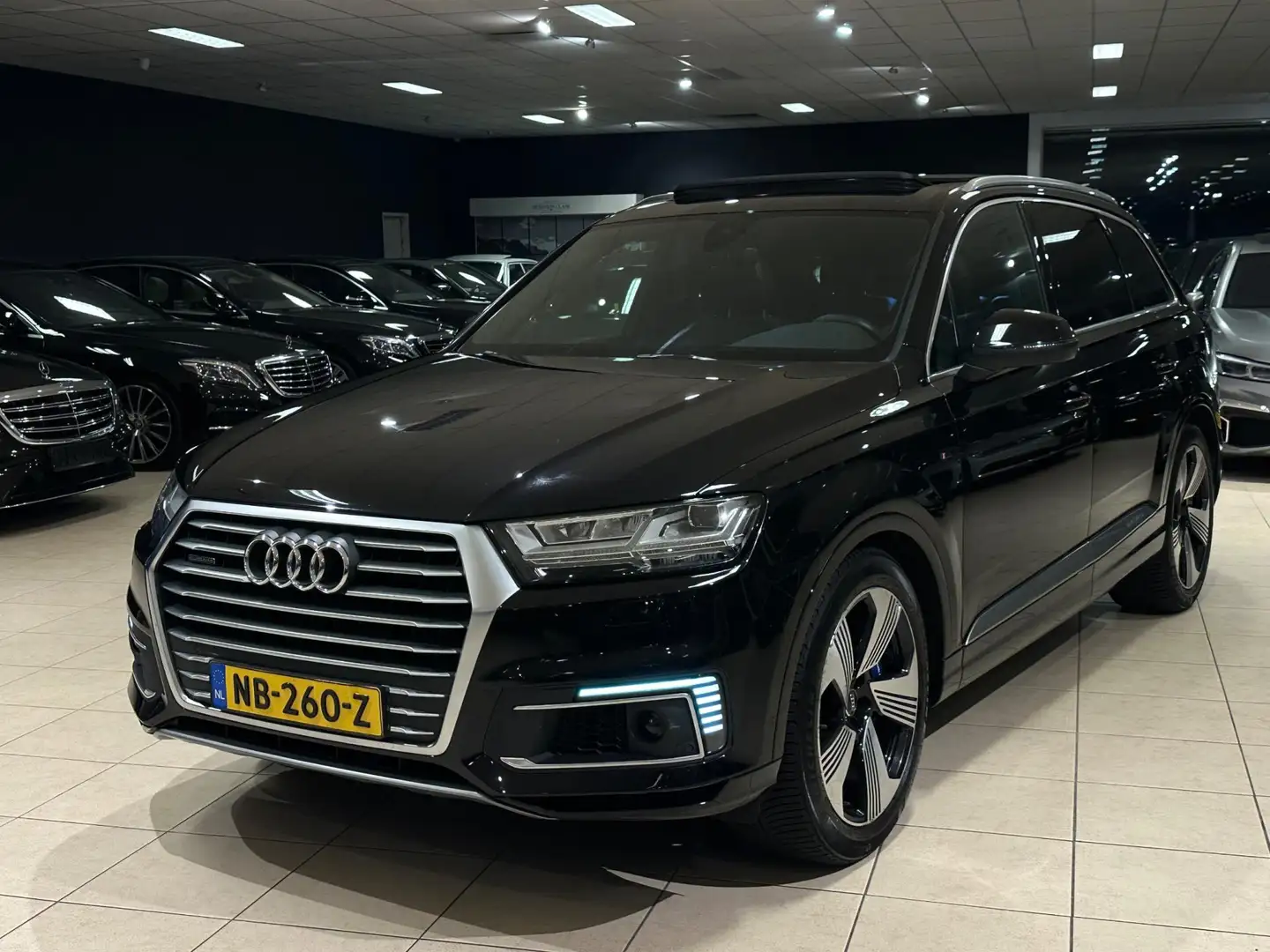 Audi Q7 e-tron 3.0 TDI Quattro S-Line|Pano|Trekhaak|NL-AUTO|ACC|M Zwart - 2