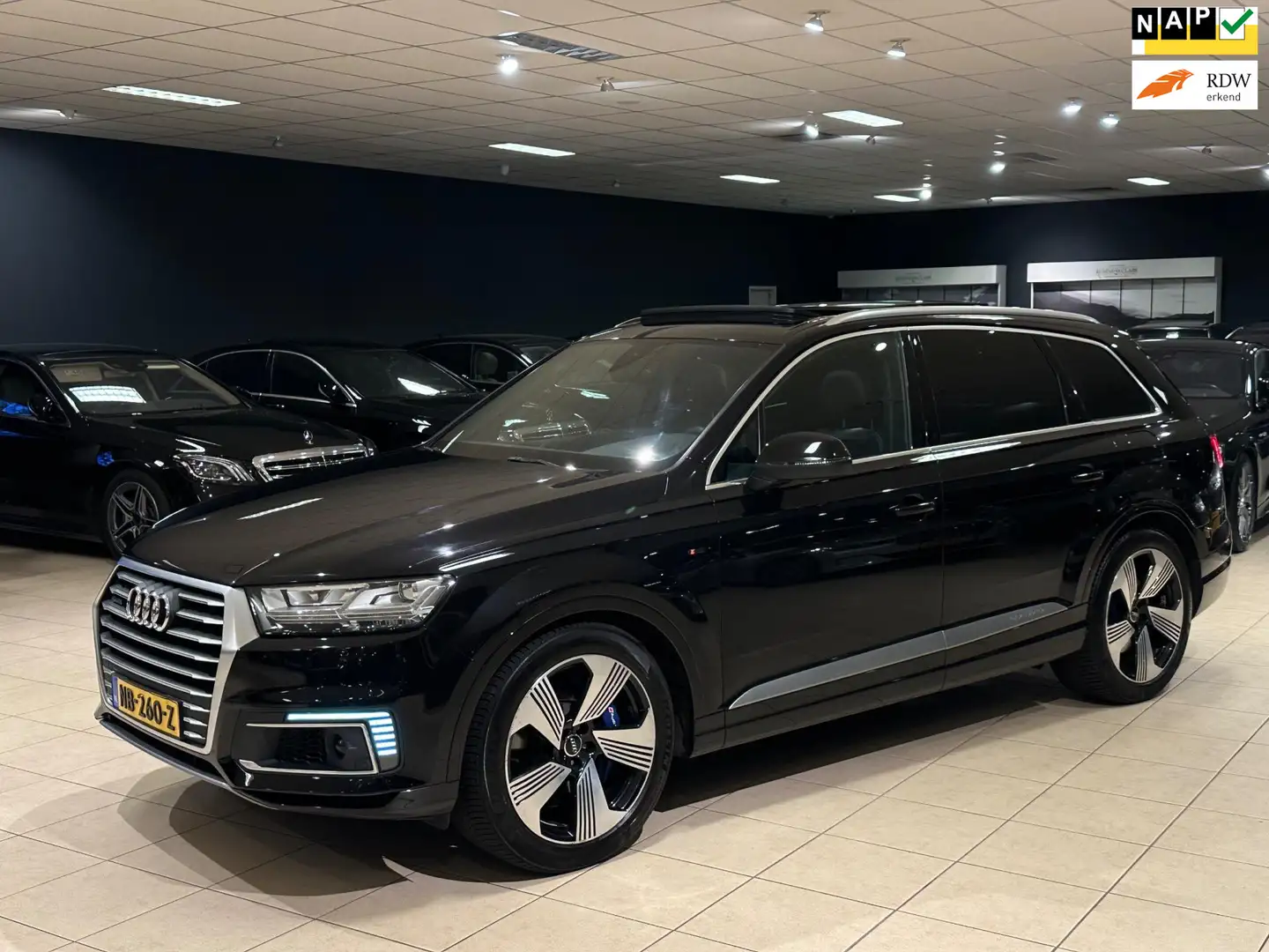 Audi Q7 e-tron 3.0 TDI Quattro S-Line|Pano|Trekhaak|NL-AUTO|ACC|M Zwart - 1