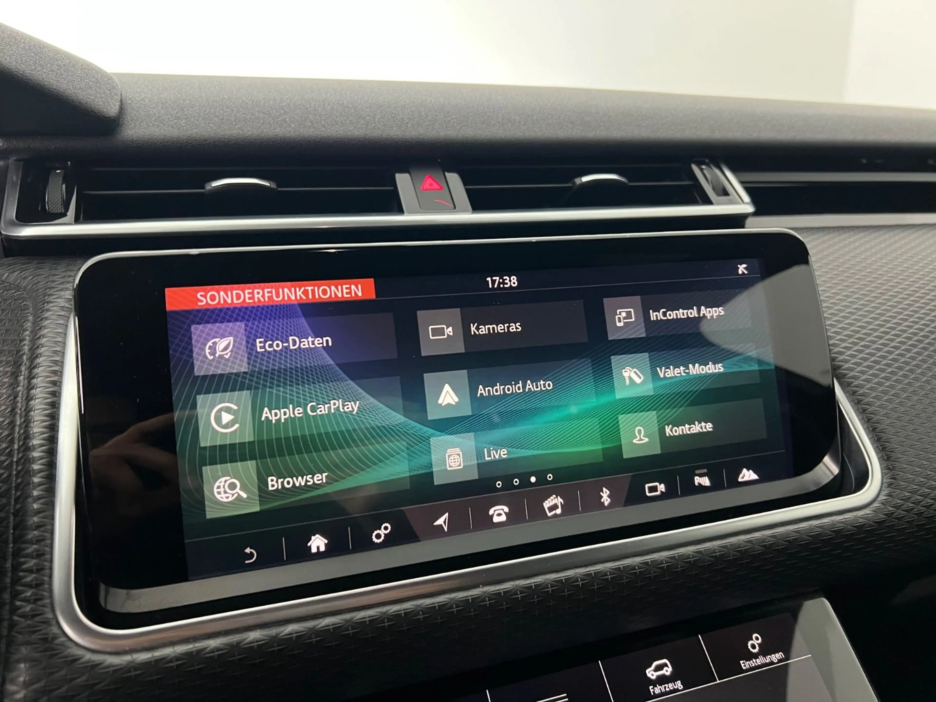 Land Rover Range Rover Velar RANGE ROVER VELAR R-DYNAMIC / MERIDIAN / 1.HAND/ — photo 28