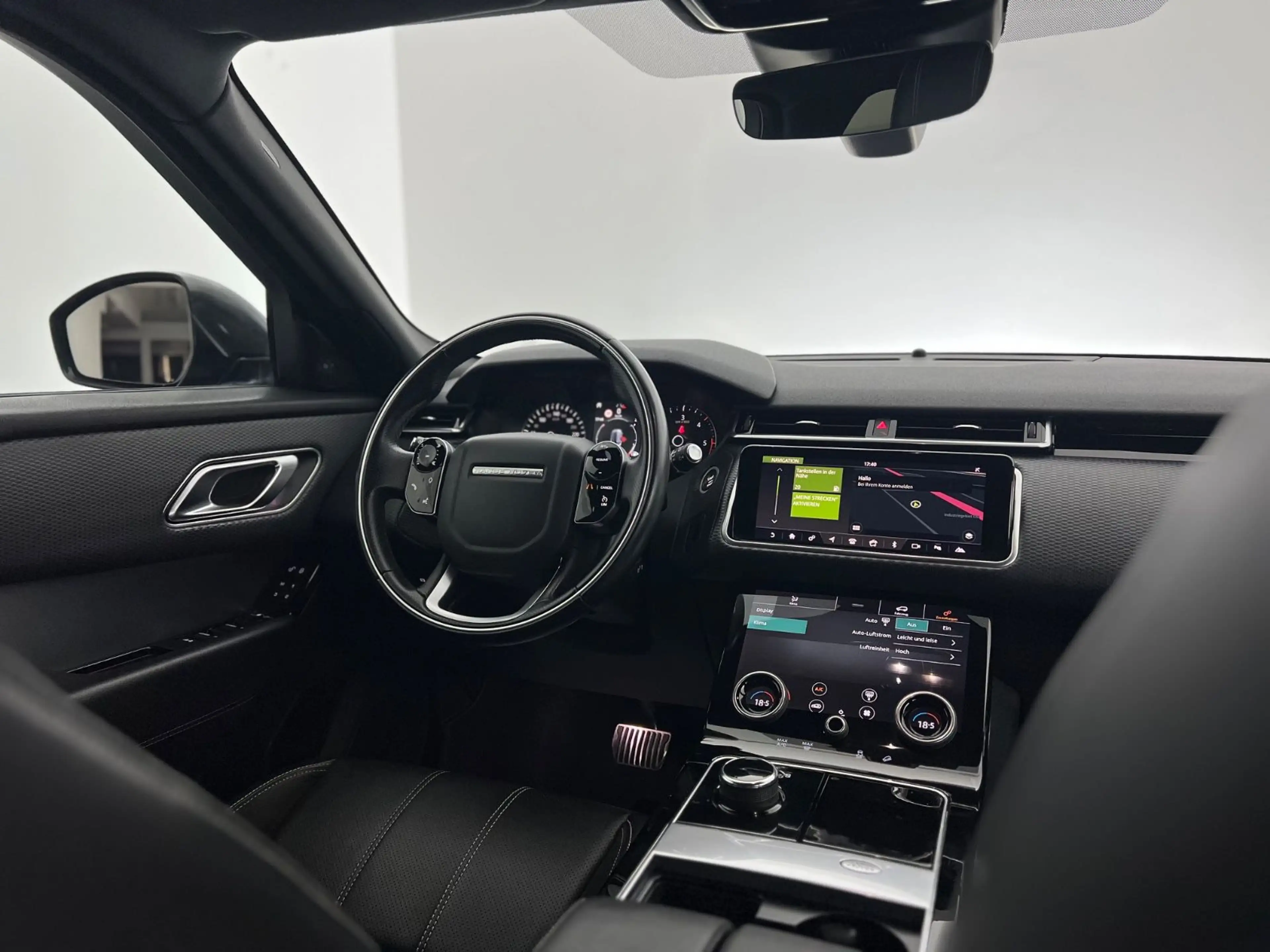 Land Rover Range Rover Velar RANGE ROVER VELAR R-DYNAMIC / MERIDIAN / 1.HAND/ — photo 33