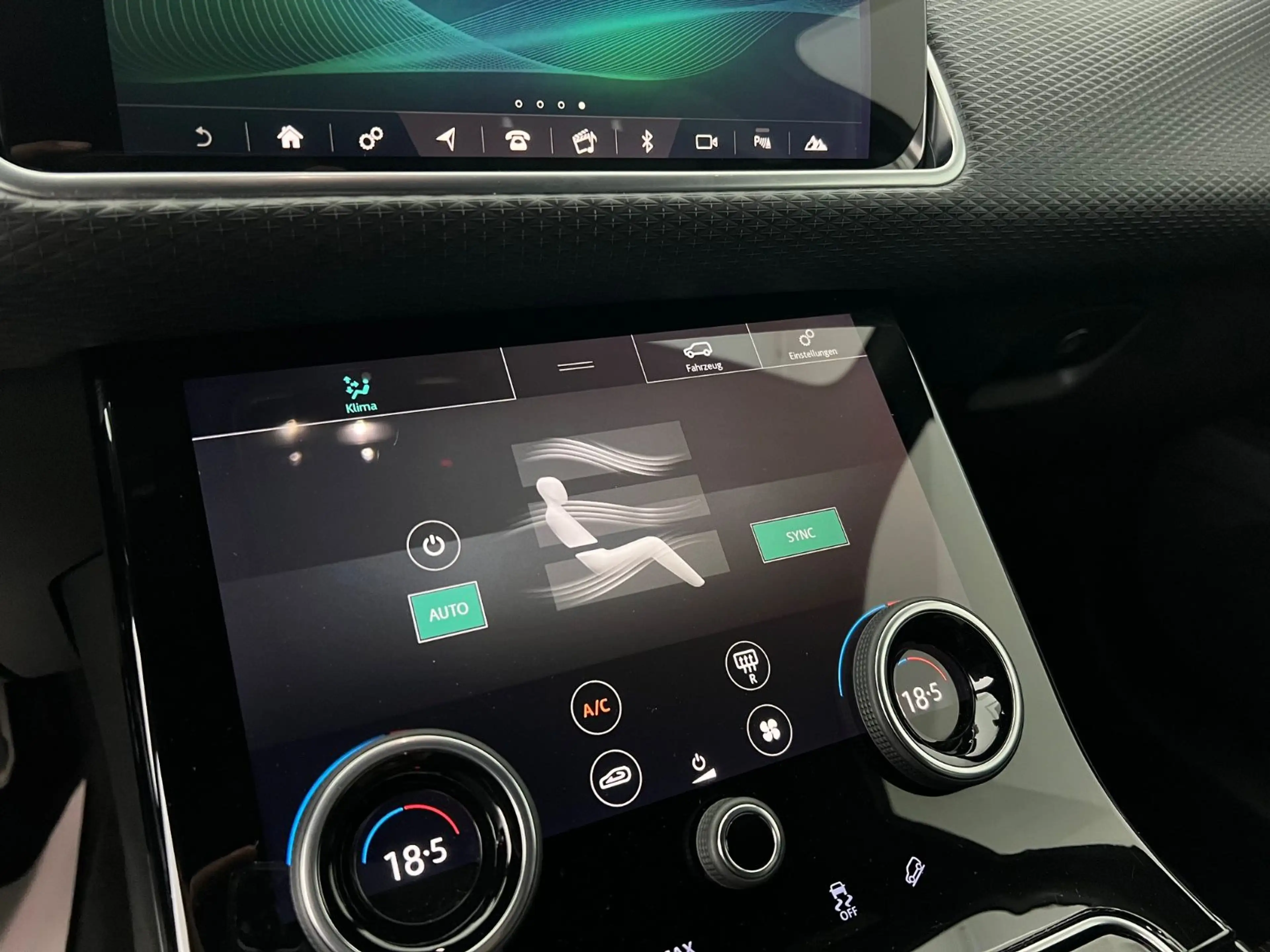 Land Rover Range Rover Velar RANGE ROVER VELAR R-DYNAMIC / MERIDIAN / 1.HAND/ — photo 30