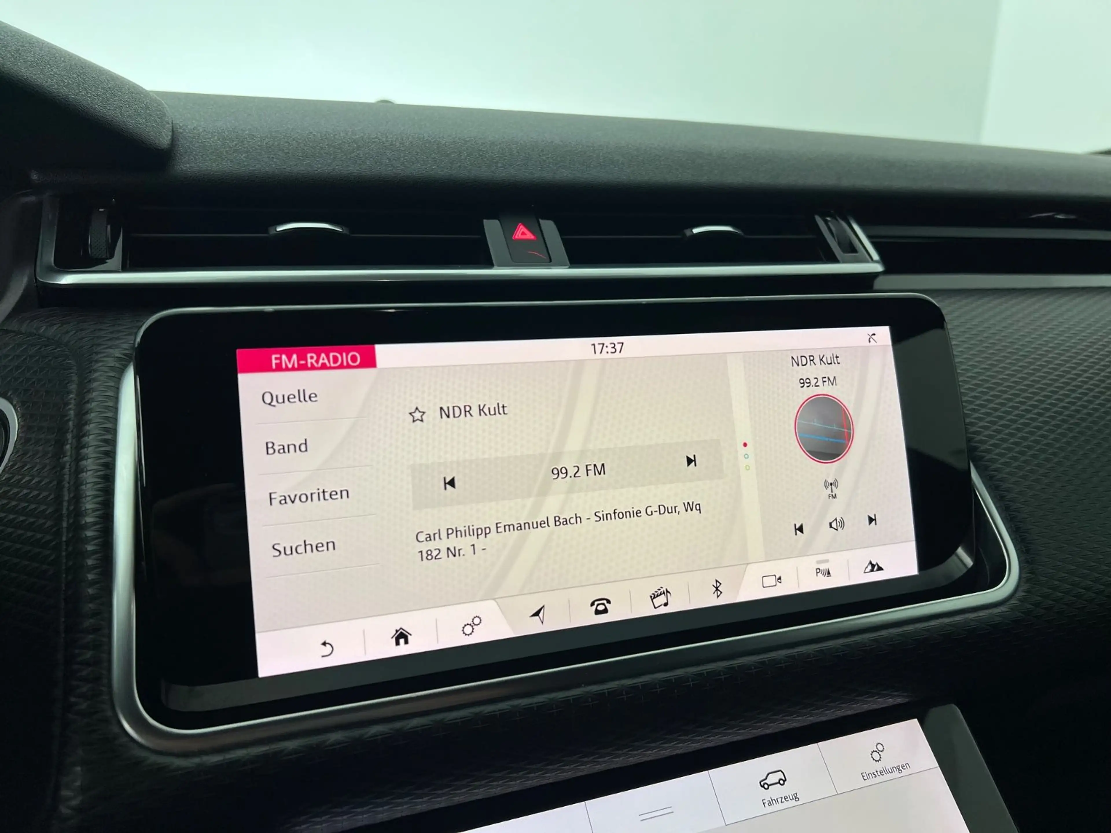 Land Rover Range Rover Velar RANGE ROVER VELAR R-DYNAMIC / MERIDIAN / 1.HAND/ — photo 26