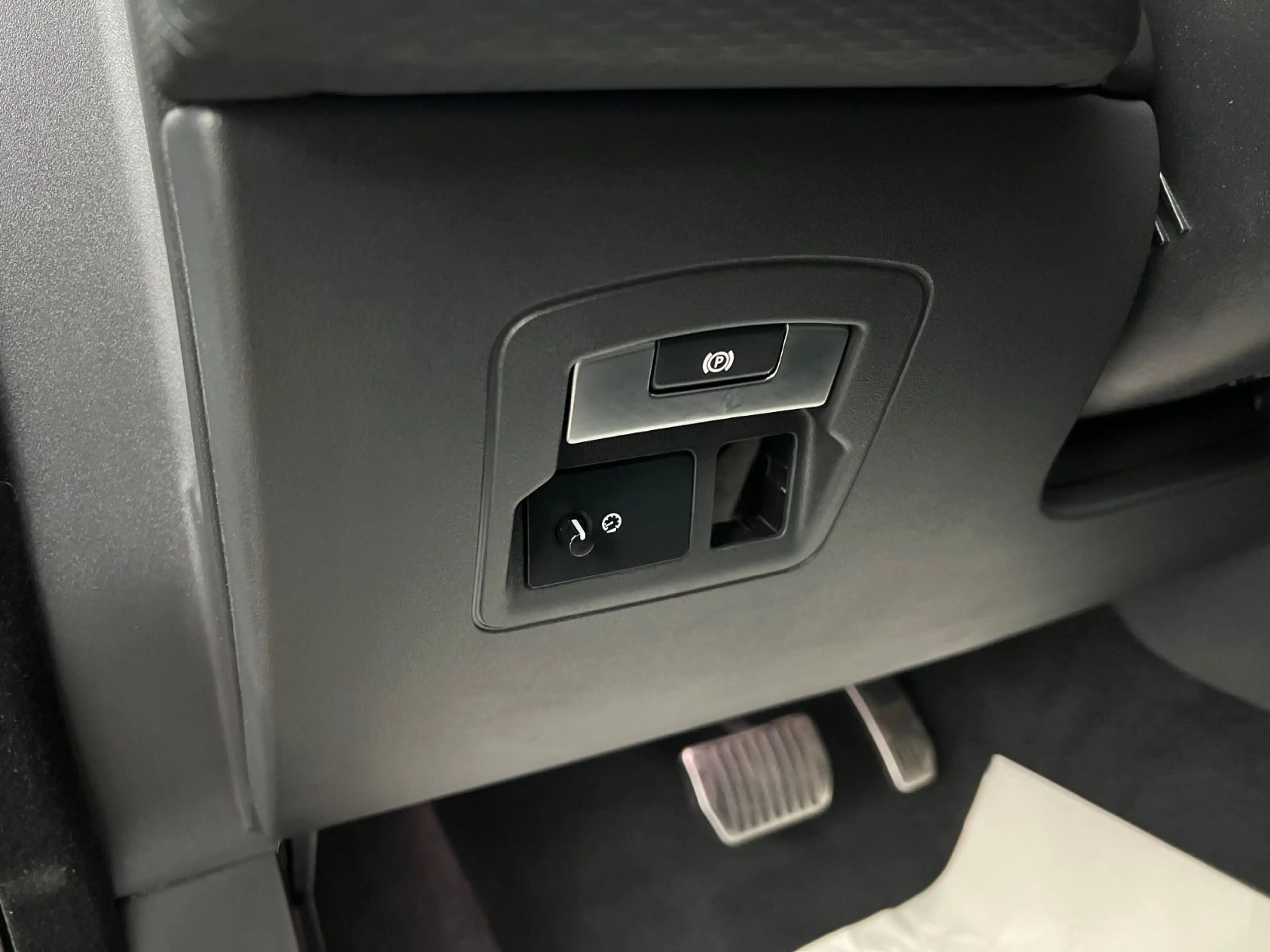 Land Rover Range Rover Velar RANGE ROVER VELAR R-DYNAMIC / MERIDIAN / 1.HAND/ — photo 18