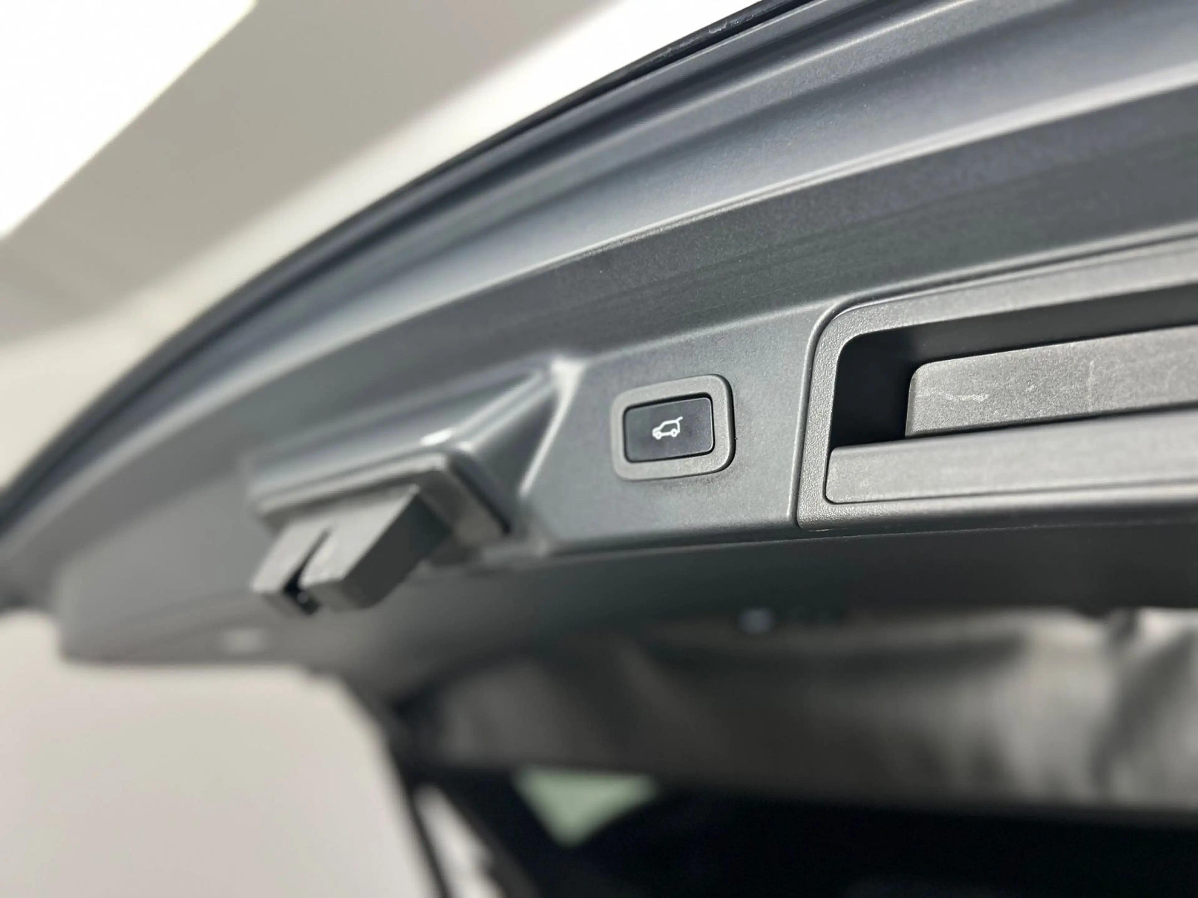 Land Rover Range Rover Velar RANGE ROVER VELAR R-DYNAMIC / MERIDIAN / 1.HAND/ — photo 41
