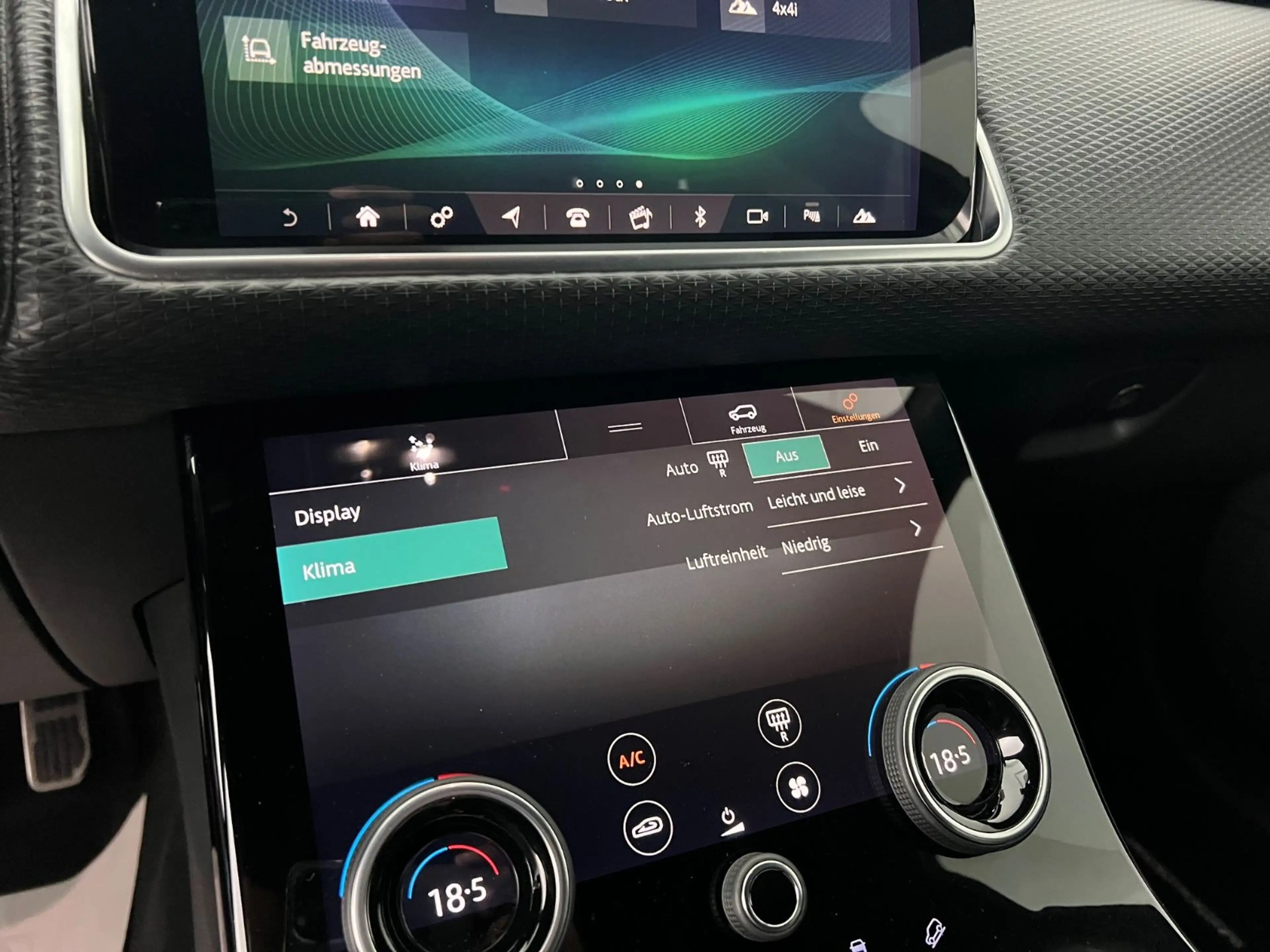 Land Rover Range Rover Velar RANGE ROVER VELAR R-DYNAMIC / MERIDIAN / 1.HAND/ — photo 32