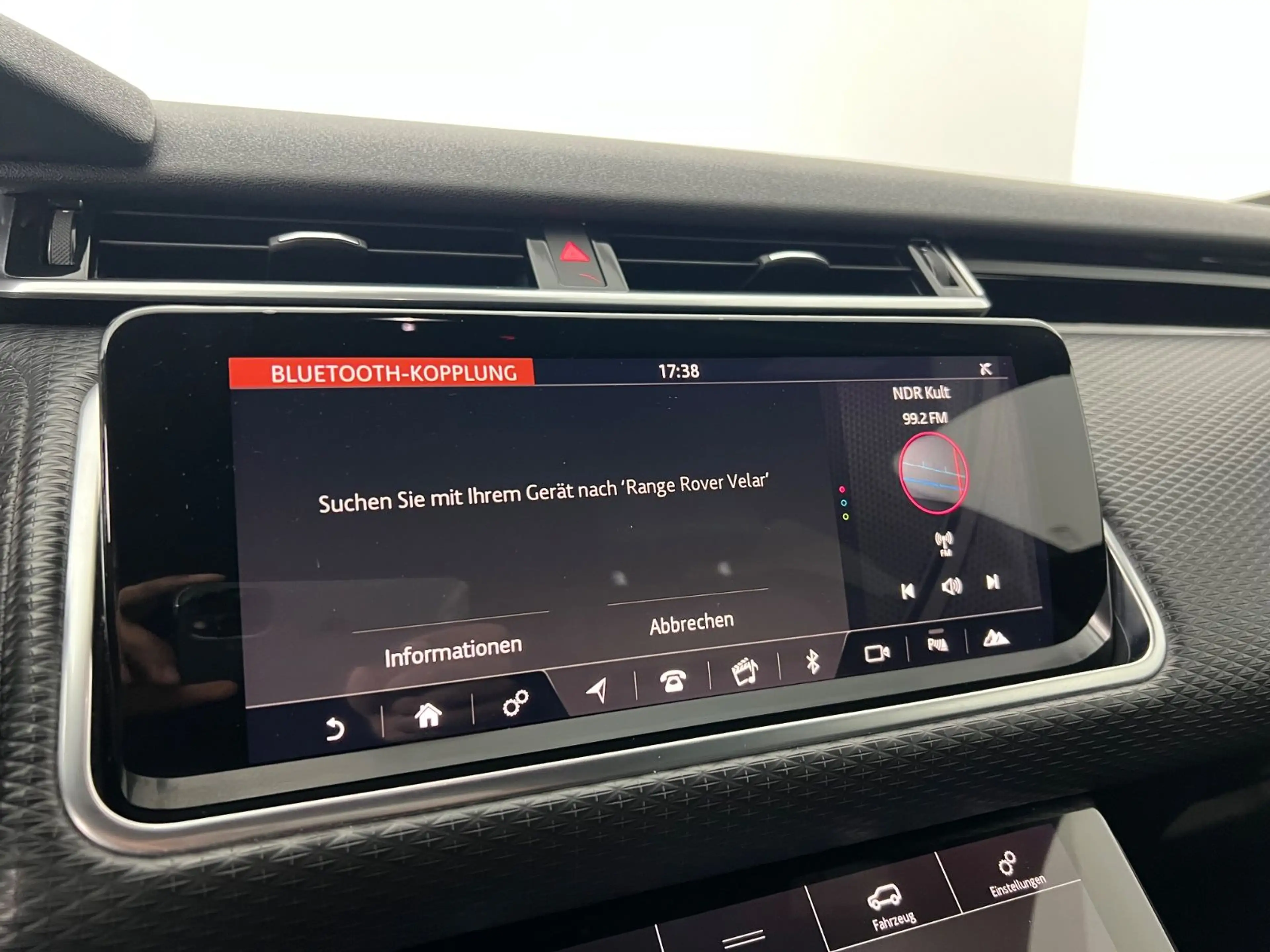 Land Rover Range Rover Velar RANGE ROVER VELAR R-DYNAMIC / MERIDIAN / 1.HAND/ — photo 27