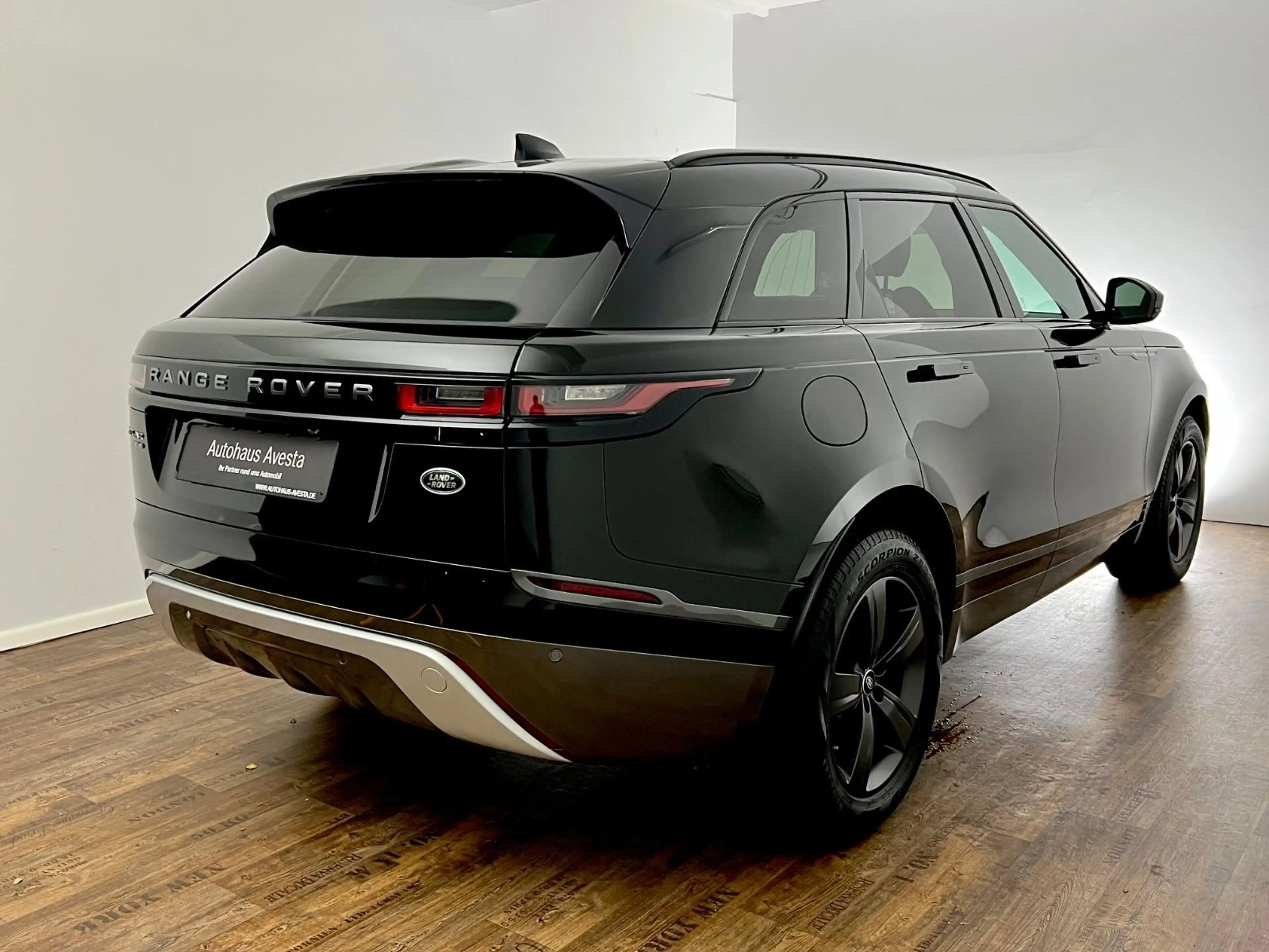 Land Rover Range Rover Velar RANGE ROVER VELAR R-DYNAMIC / MERIDIAN / 1.HAND/ — photo 4