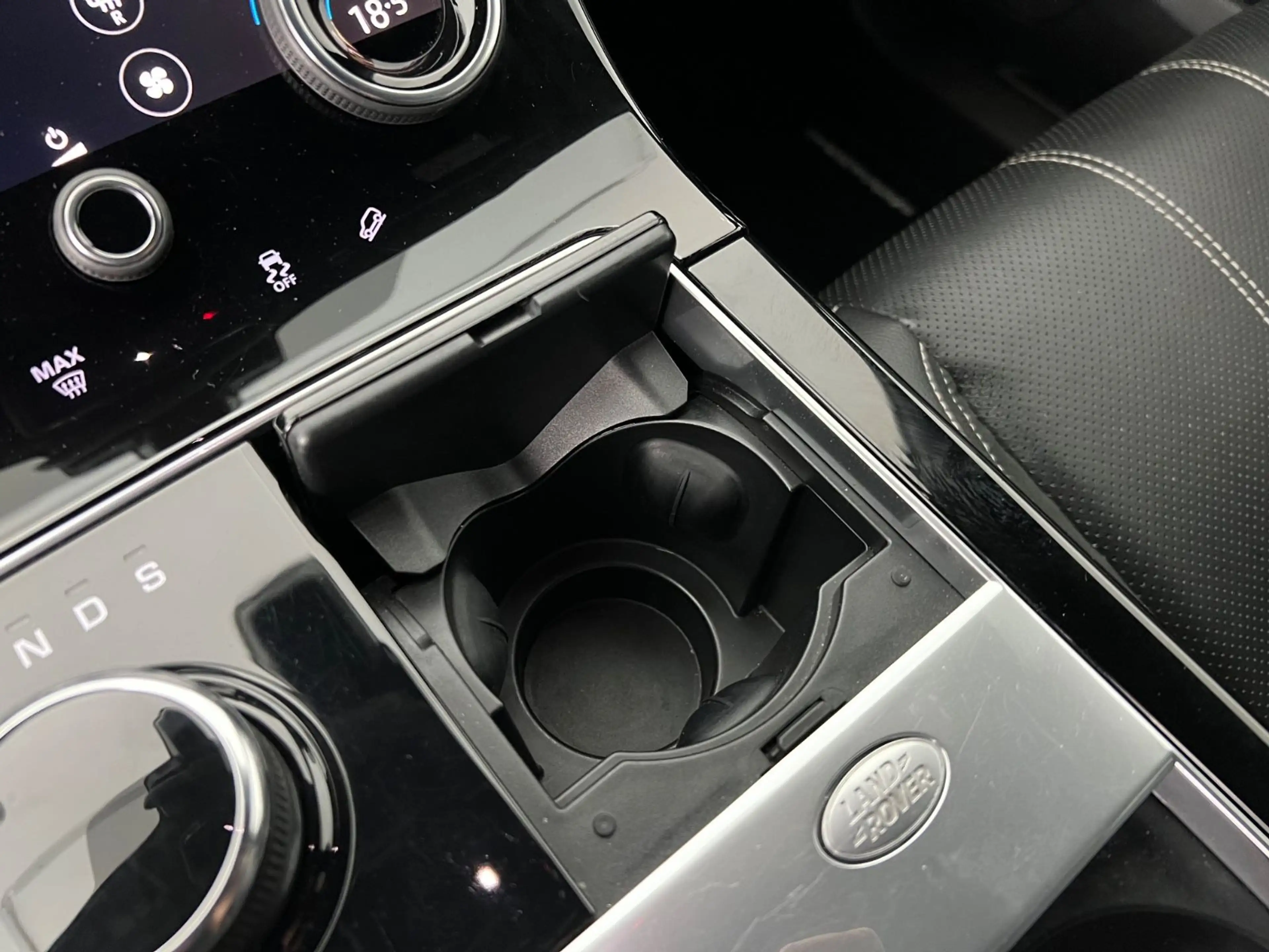 Land Rover Range Rover Velar RANGE ROVER VELAR R-DYNAMIC / MERIDIAN / 1.HAND/ — photo 35
