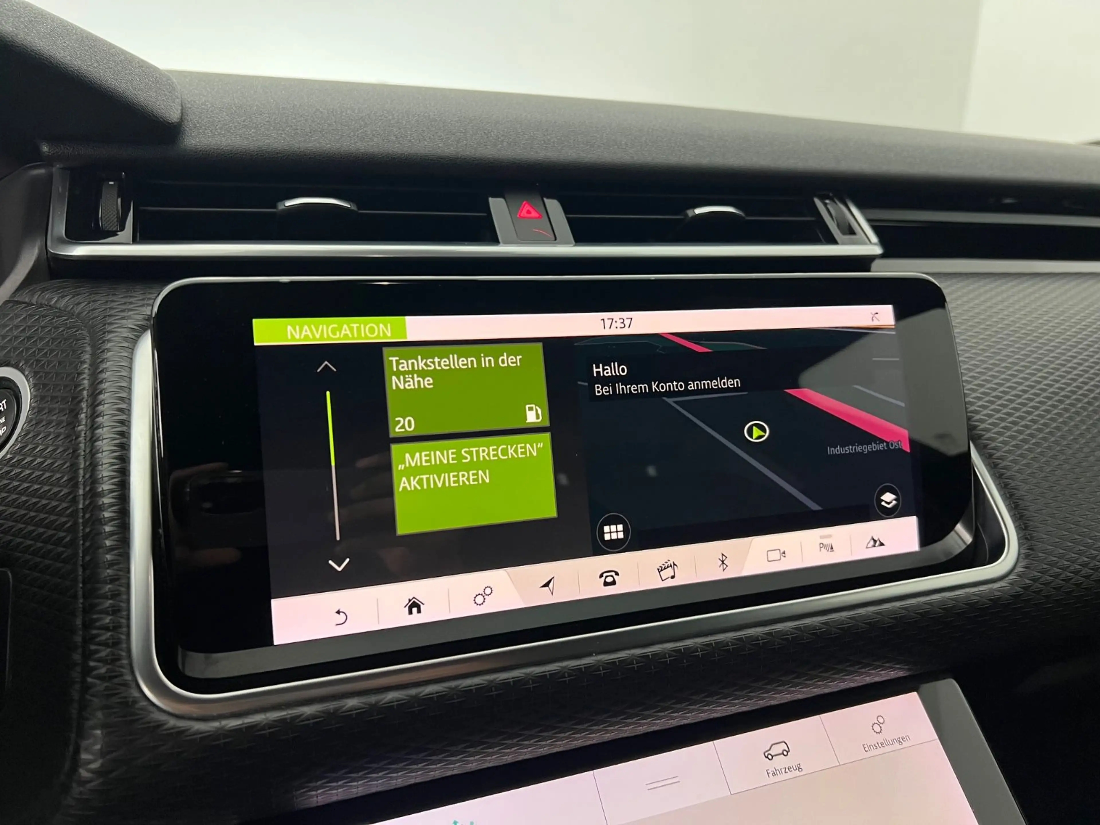 Land Rover Range Rover Velar RANGE ROVER VELAR R-DYNAMIC / MERIDIAN / 1.HAND/ — photo 25