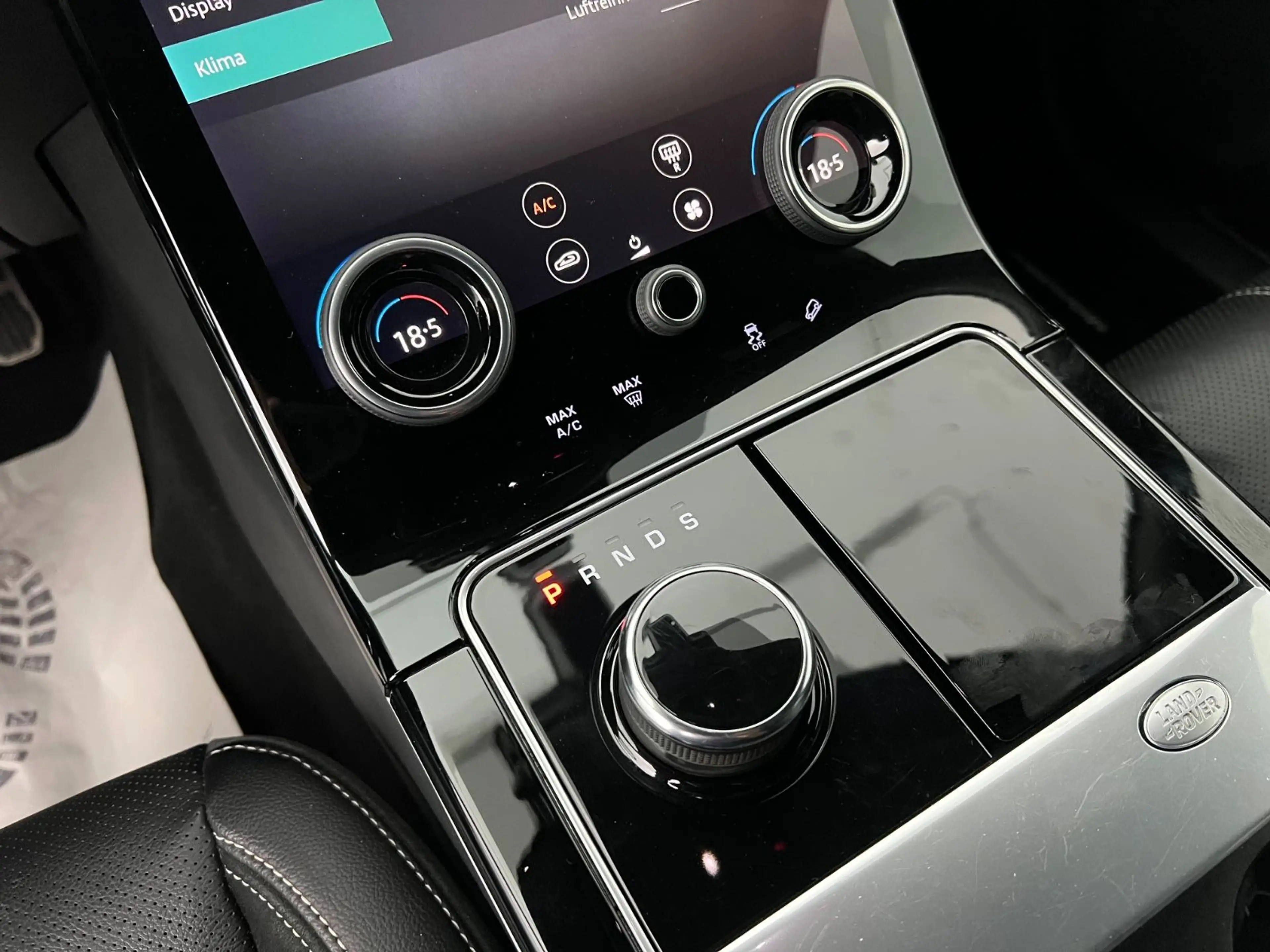 Land Rover Range Rover Velar RANGE ROVER VELAR R-DYNAMIC / MERIDIAN / 1.HAND/ — photo 34