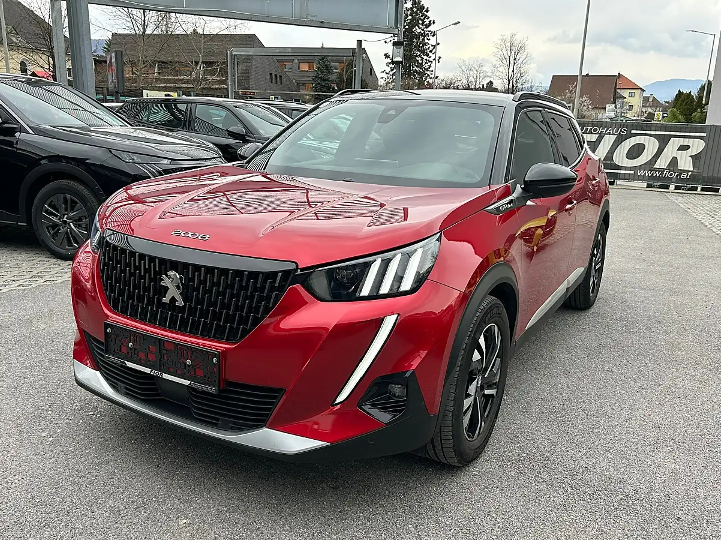 Peugeot 2008 PureTech 130 S&S GT Line EAT6 Rot - 1