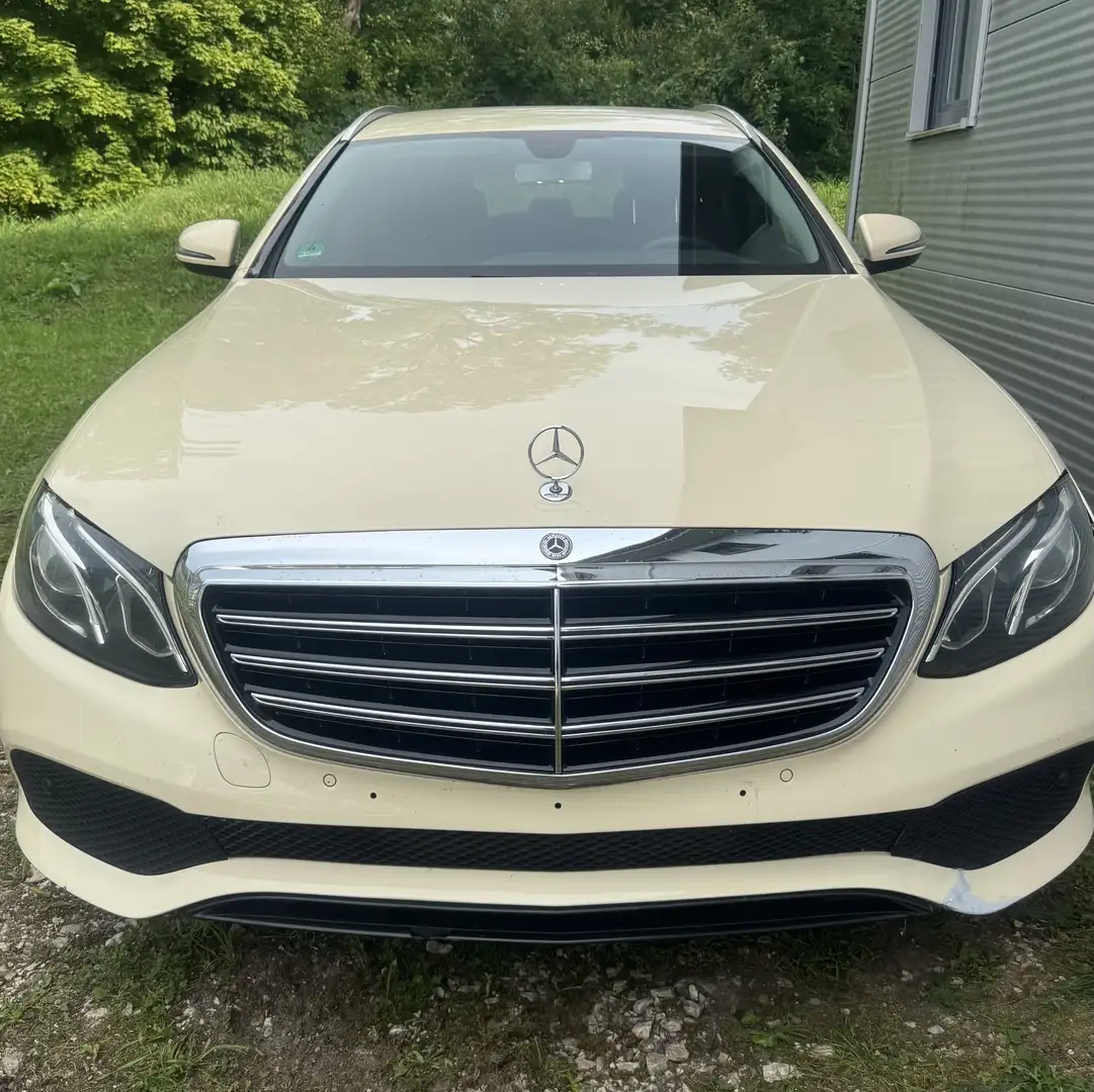 Mercedes-Benz E 200 d T 9G-TRONIC - 1