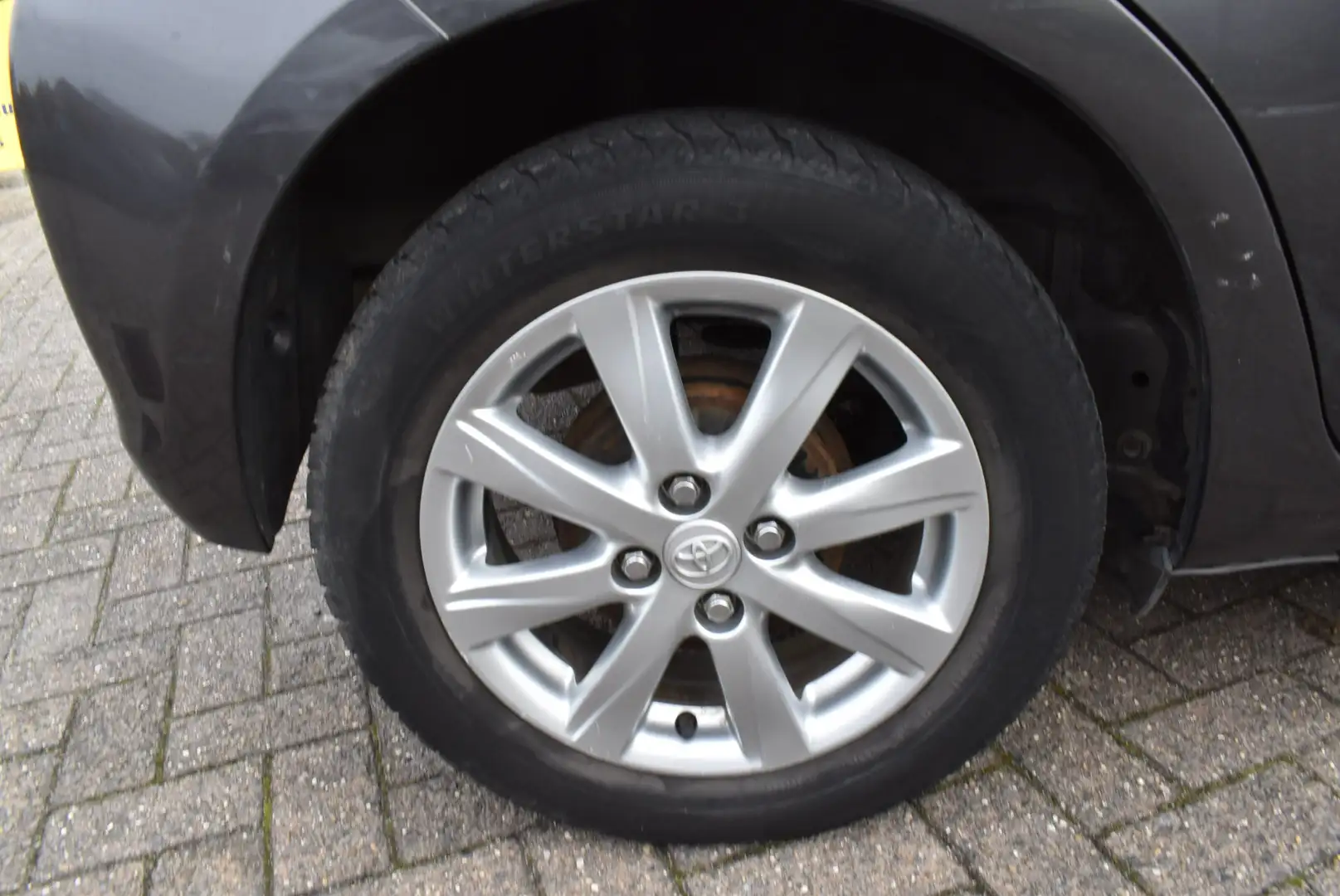 Toyota Yaris 1.33i VVT-i Life Airco/6 Speeds **DESTOCKAGE B2B** Grijs - 2